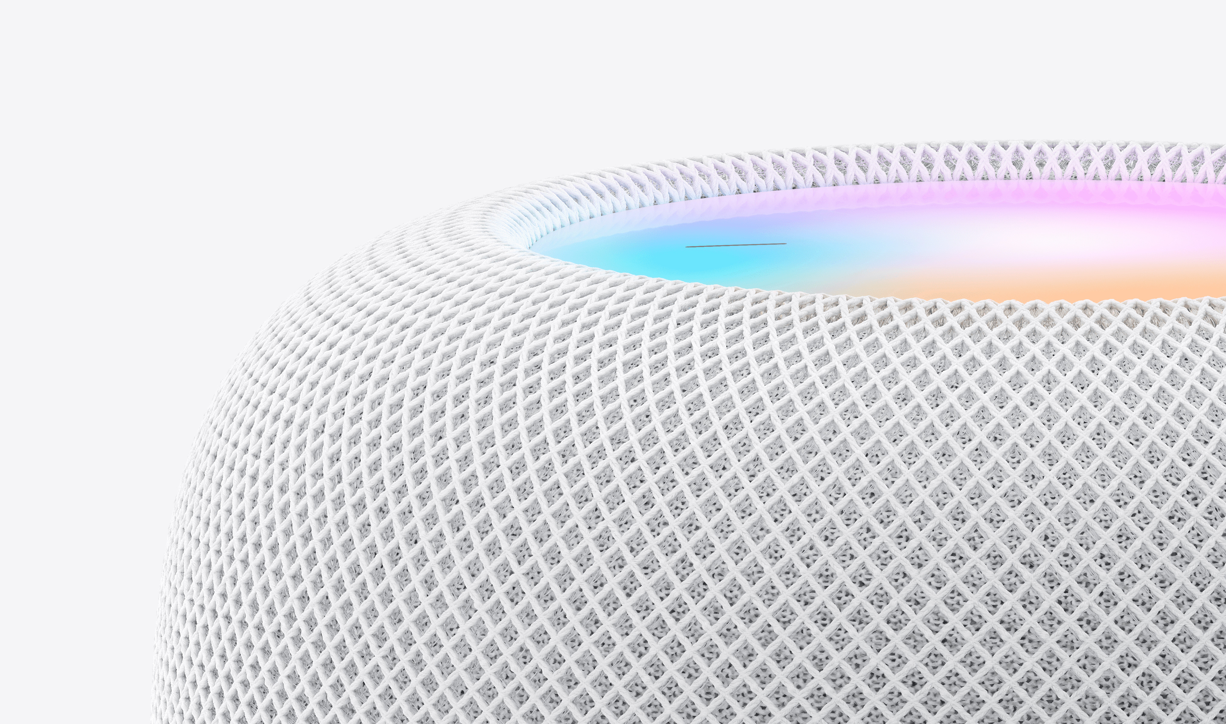 Zbliżenie głośnika Apple HomePod. Widok z góry na białą siatkę.