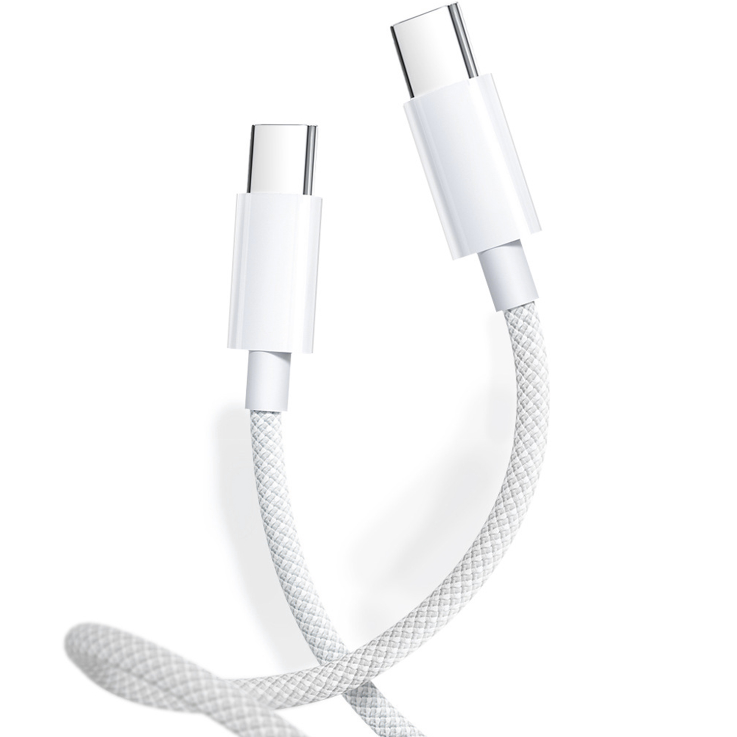Weißes USB-C-Kabel mit geflochtenem Kabel und zwei Steckern vor weißem Hintergrund.