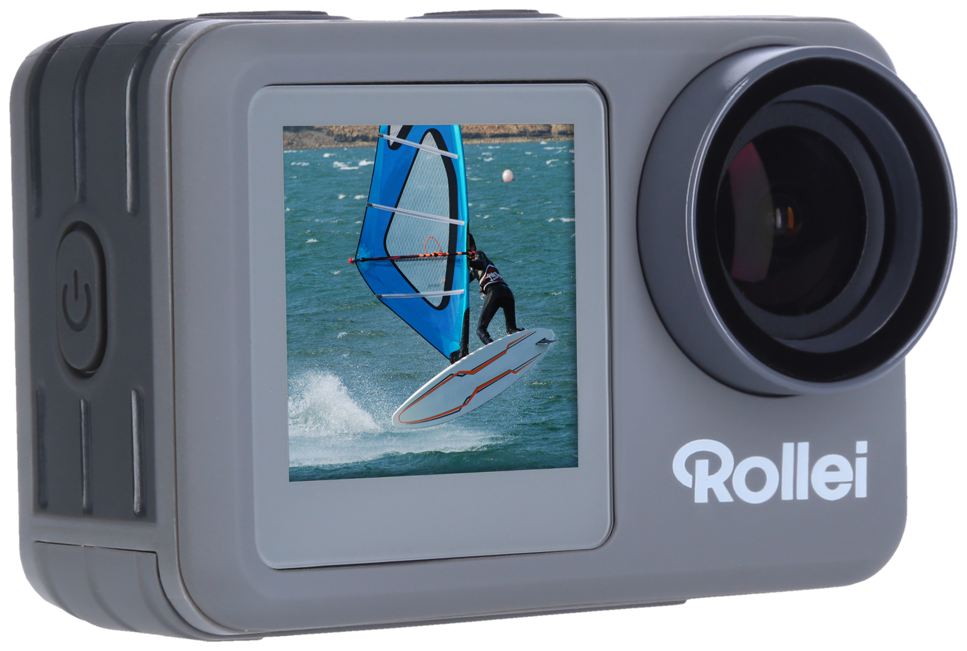 Cámara de acción Rollei gris con una pantalla que muestra a un windsurfista en el agua. El cielo es azul.