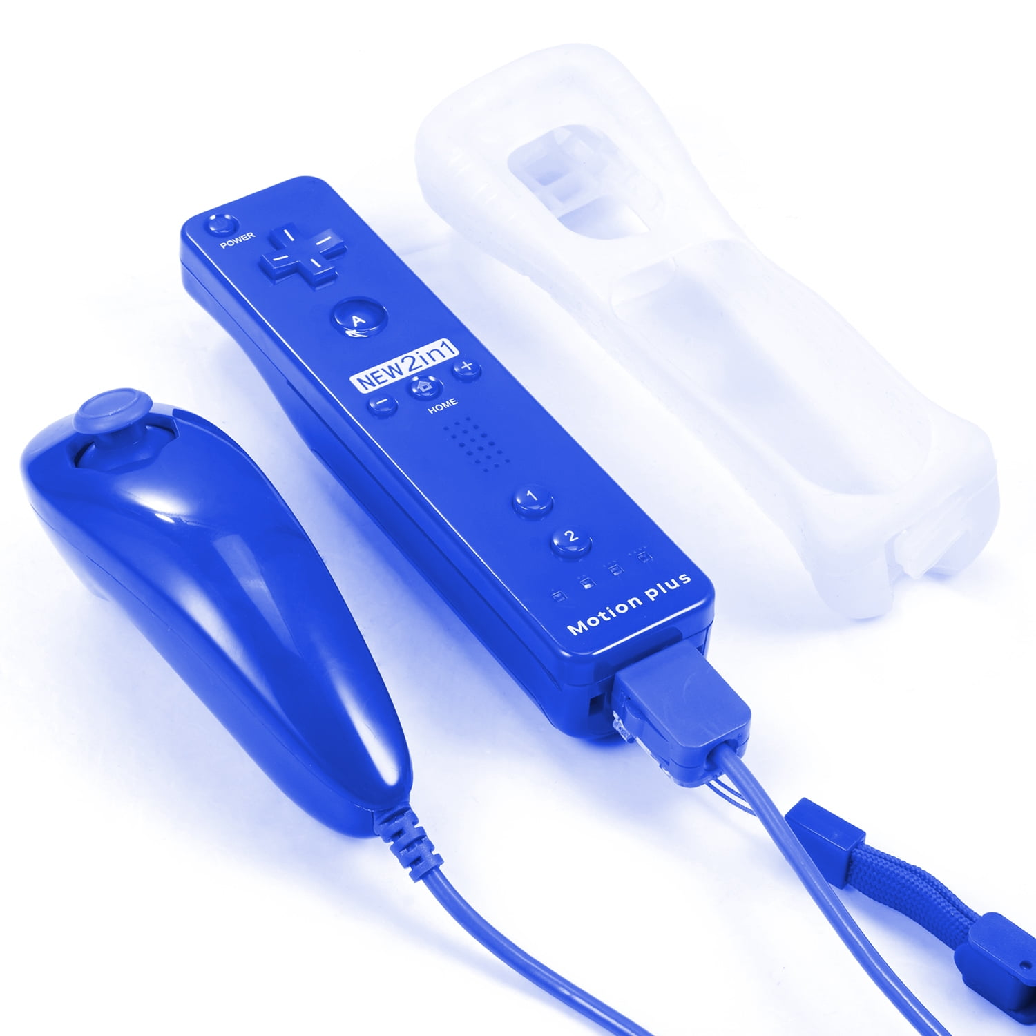 Blaue Wii-Fernbedienung und Motion-Plus-Zubehör mit weißem Gehäuse. Alles auf einer weißen Oberfläche.