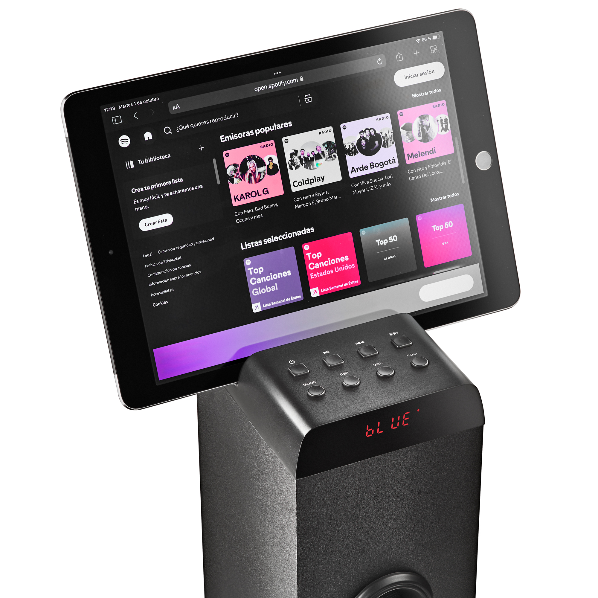 Tableta apoyada en un altavoz. La tableta muestra una interfaz de aplicación de música.
