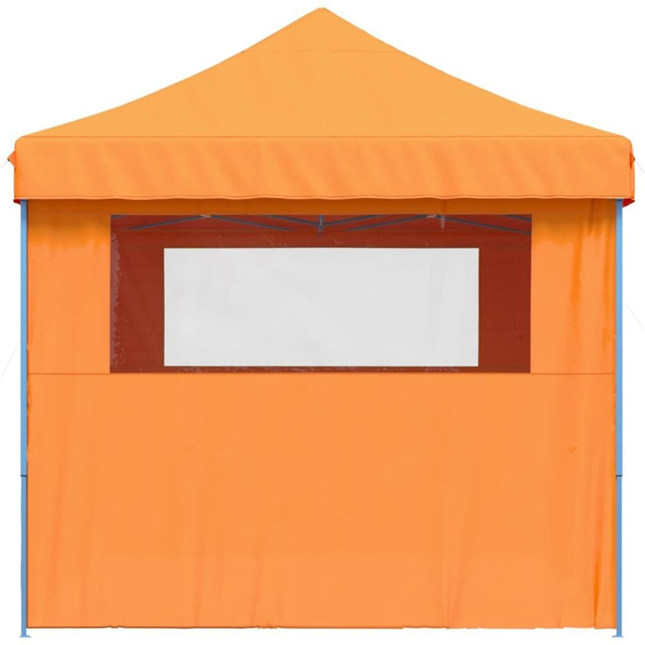Ein orangefarbenes Zelt mit einem weißen Fenster. Das Zelt steht vor einem weißen Hintergrund.