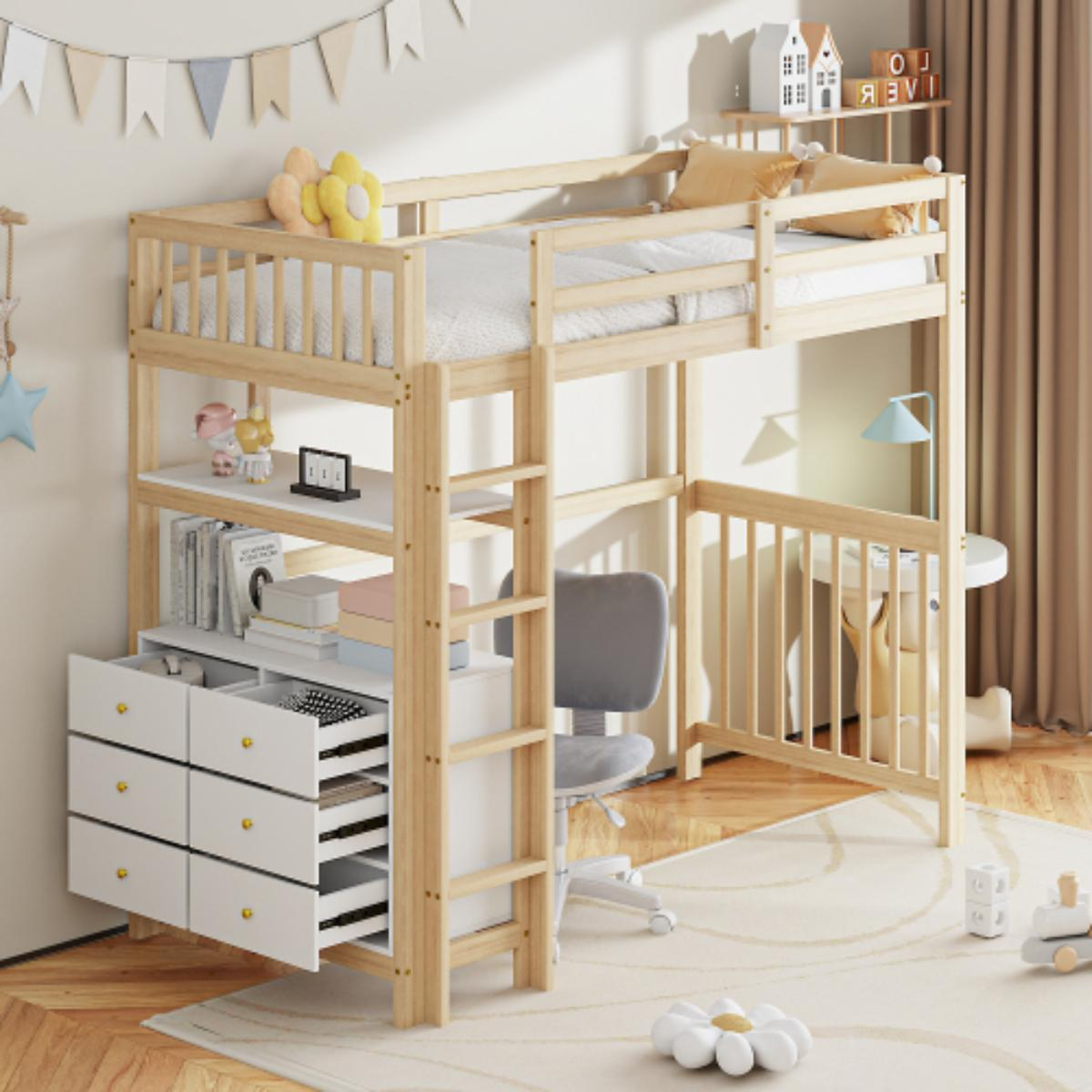 Hochbett mit Schreibtisch, Schubladen und Leiter, in hellem Zimmer mit Deko.