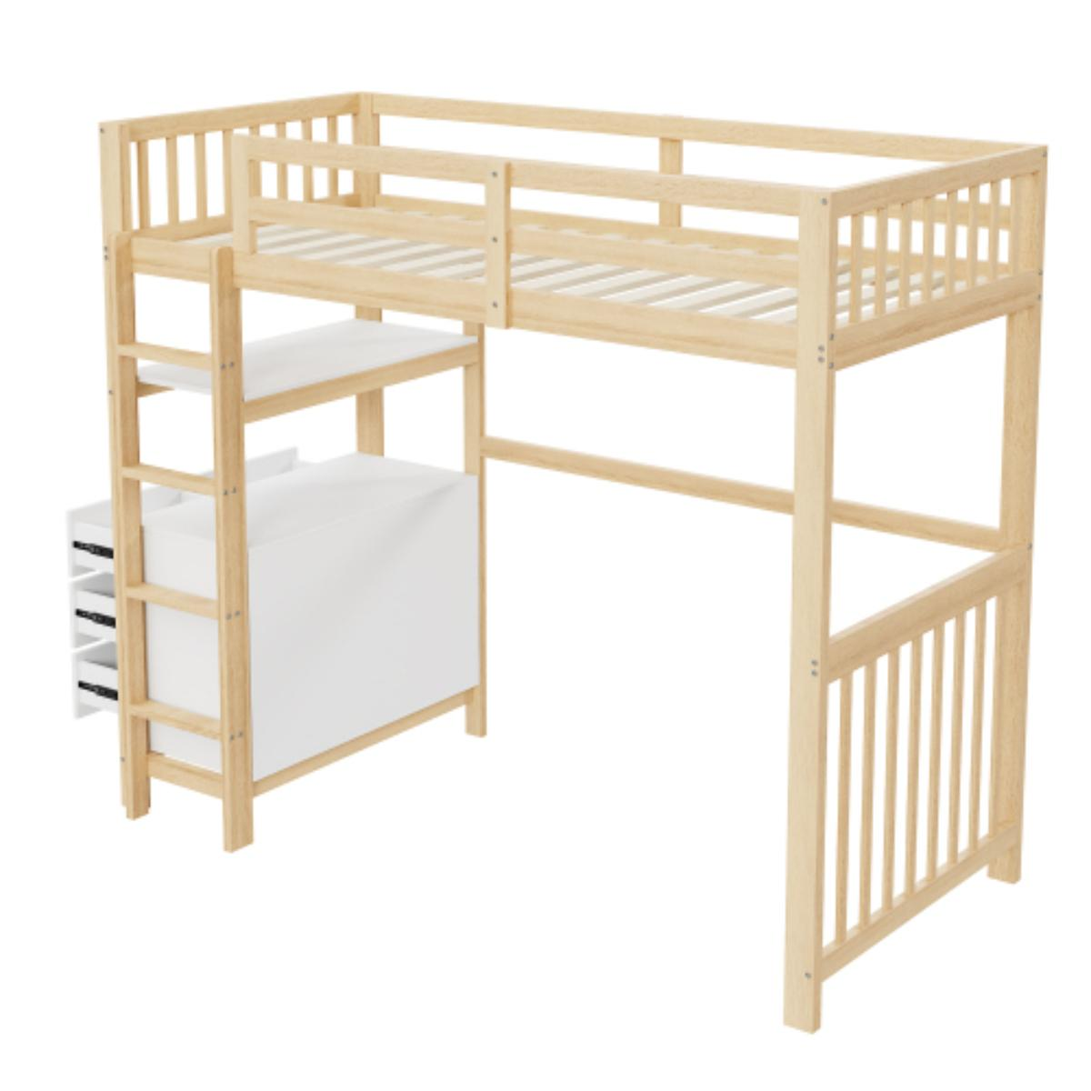 Hochbett mit Schubladen, Leiter und offenen Schubladen; helles Holz, weiße Schubladen.