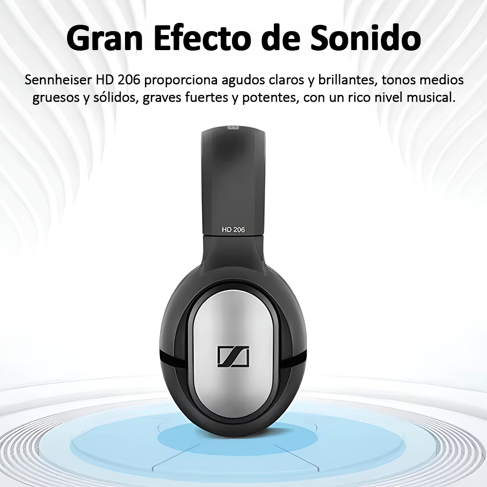 Primer plano de auriculares negros con logotipo plateado. Los auriculares están sobre una superficie azul. Texto en español.
