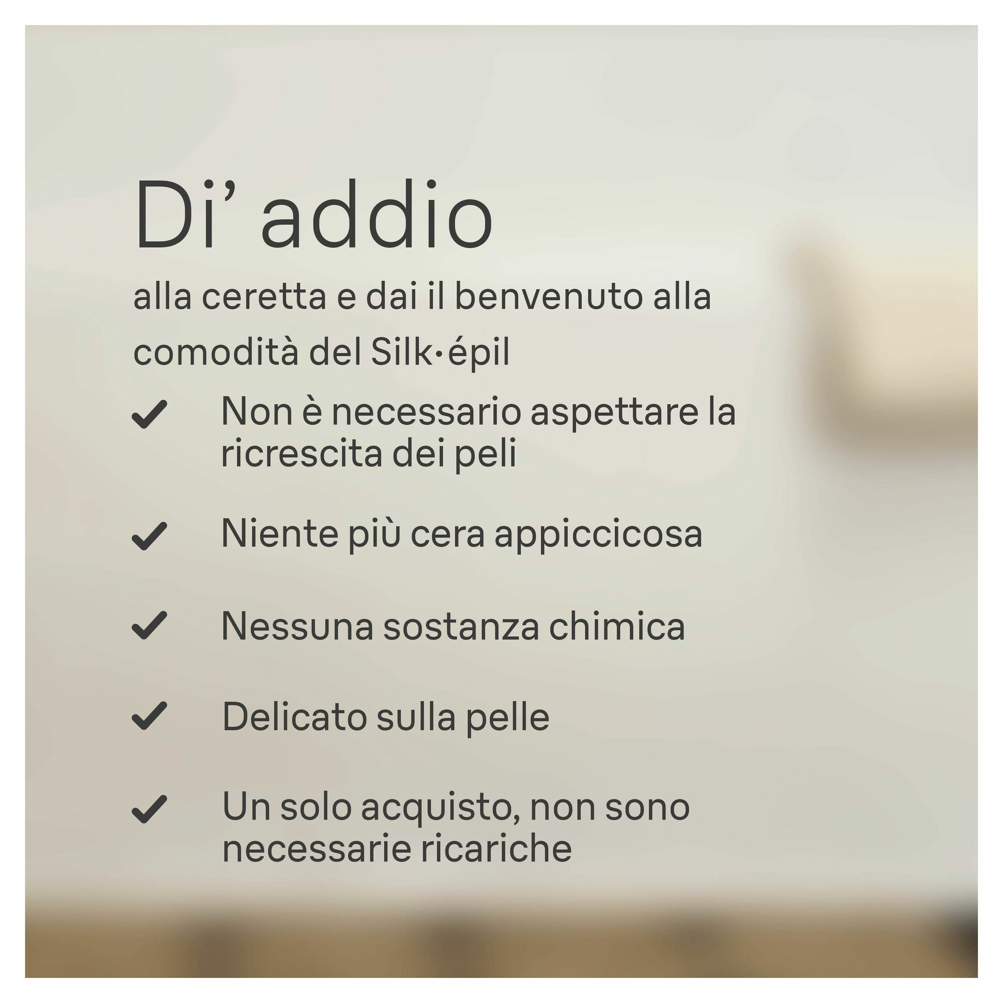 Włoski tekst wymienia zalety depilacji, ze znacznikami wyboru. Tło jest rozmyte, neutralne.