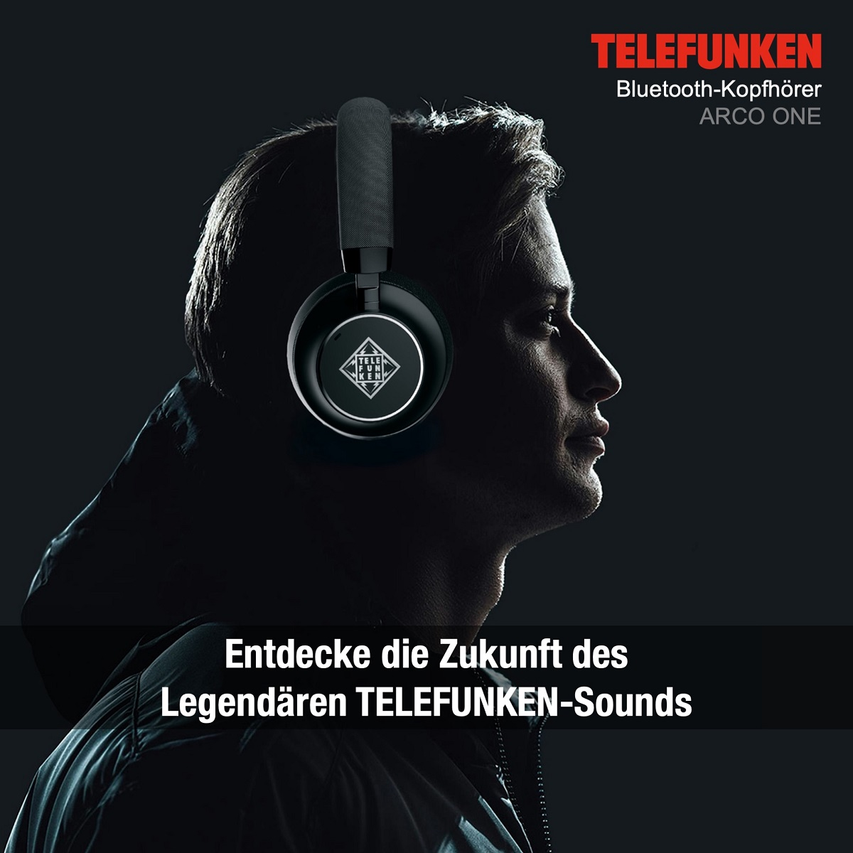 Mann mit Kopfhörern, dunkler Hintergrund, Produktwerbung.