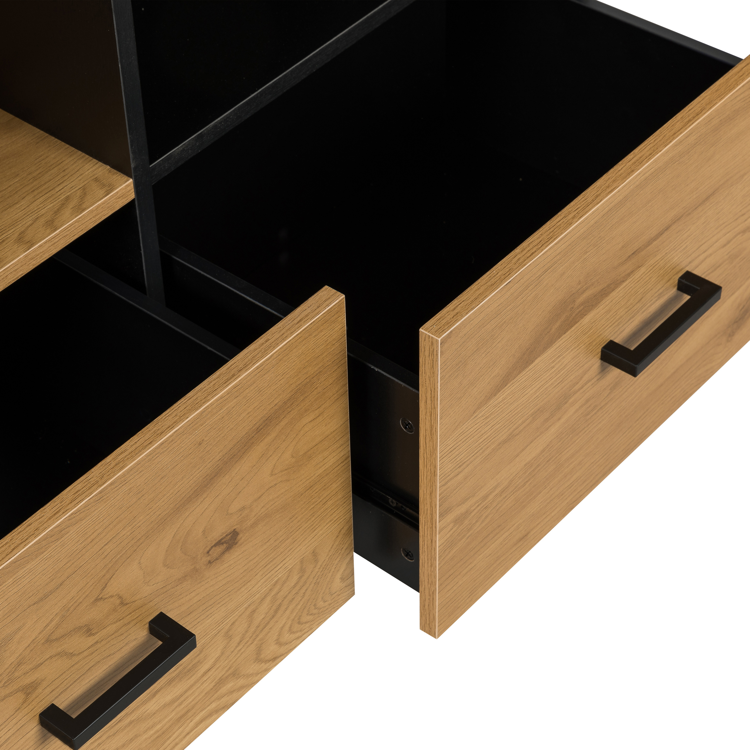Nahaufnahme von zwei Schubladen mit Griffen und einem Holzdesign.