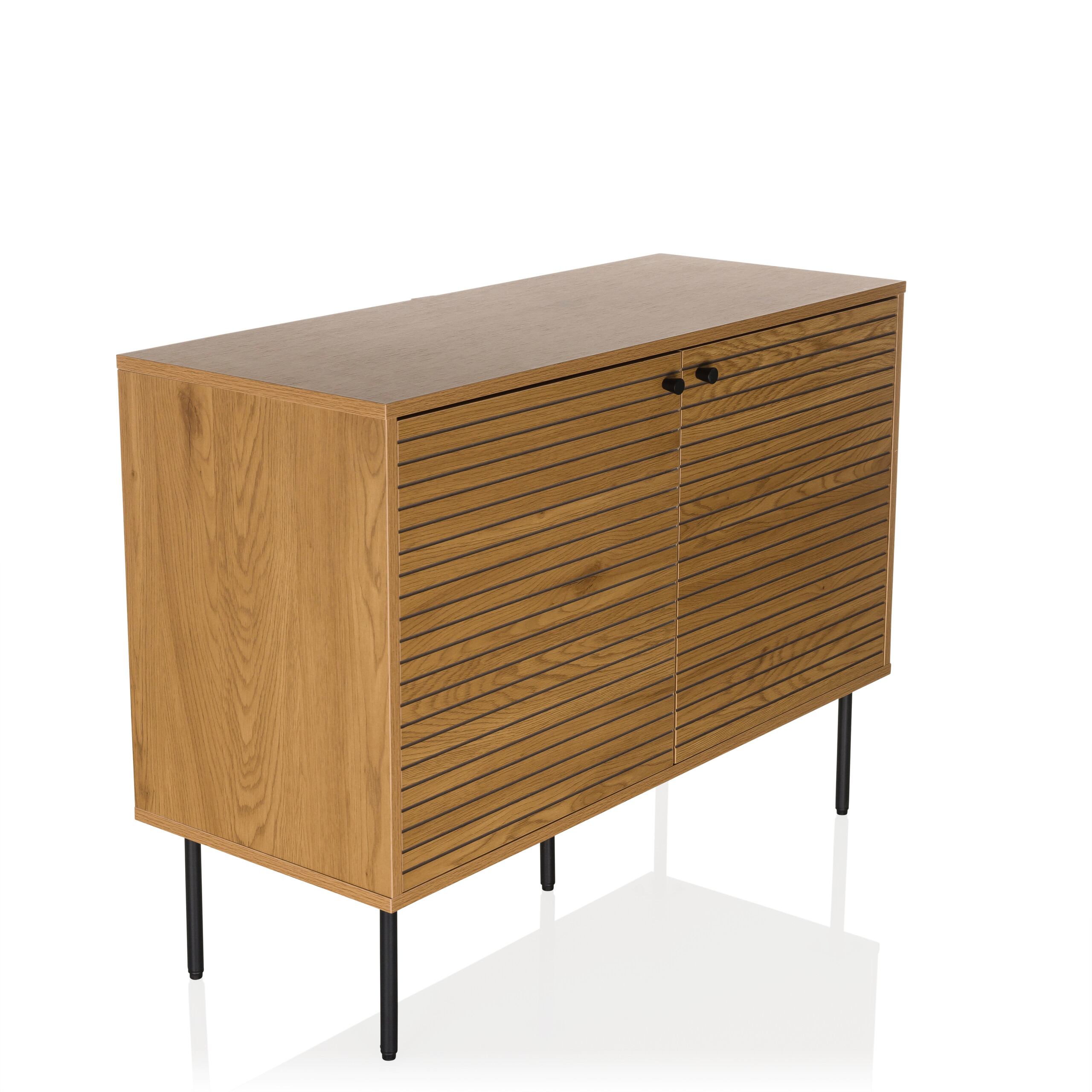 Holzschrank mit zwei geschlossenen Türen.