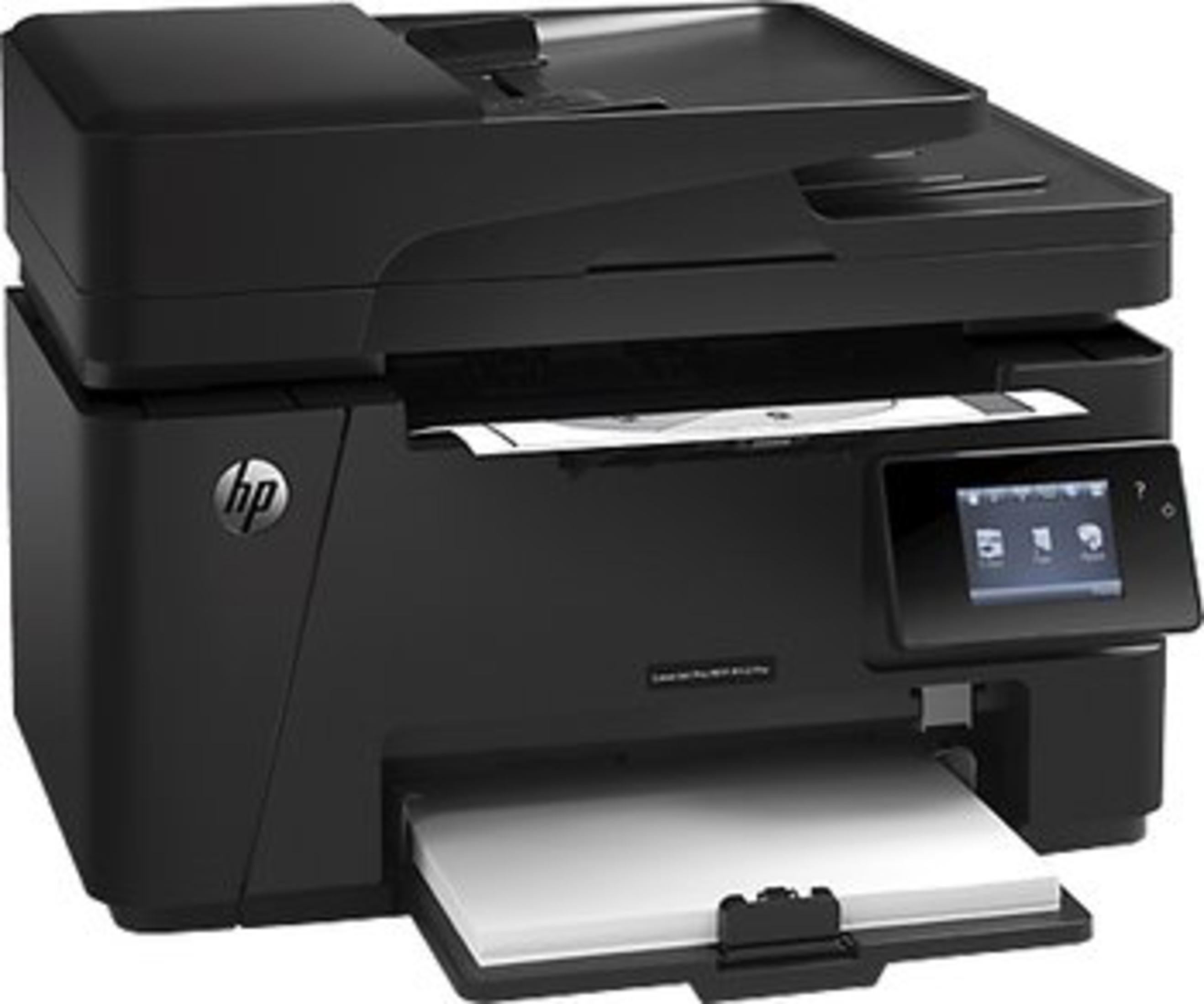 Una stampante HP LaserJet Pro MFP M132a nera su sfondo bianco, con vassoio della carta aperto.