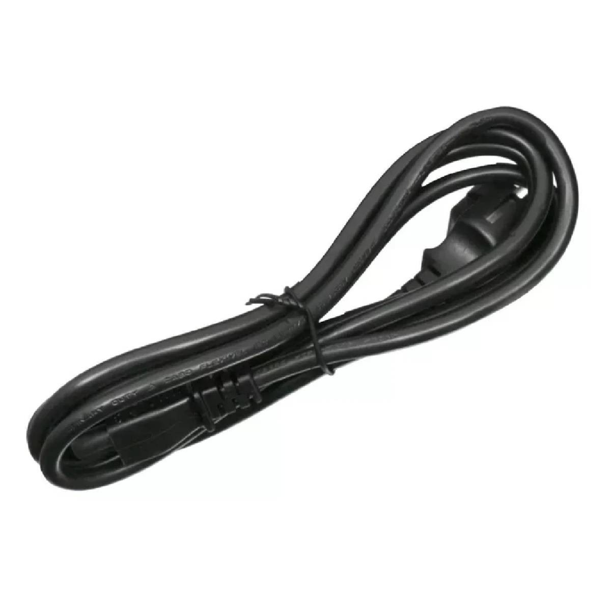 Ein schwarzes Netzkabel mit einem Stecker an jedem Ende, das auf einer weißen Oberfläche liegt.