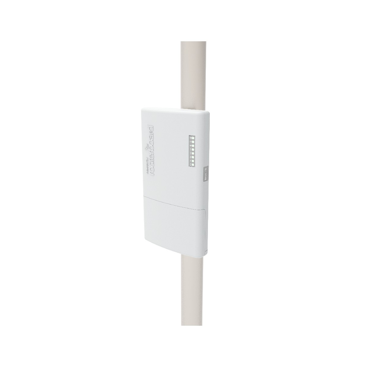 Dispositivo Routerboard bianco fissato a un palo verticale.
