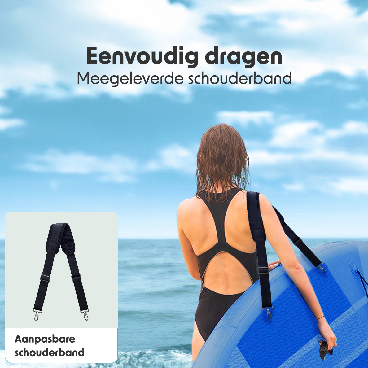 Person trägt ein blaues SUP-Board mit einem schwarzen Schultergurt, mit blauem Himmel im Hintergrund.