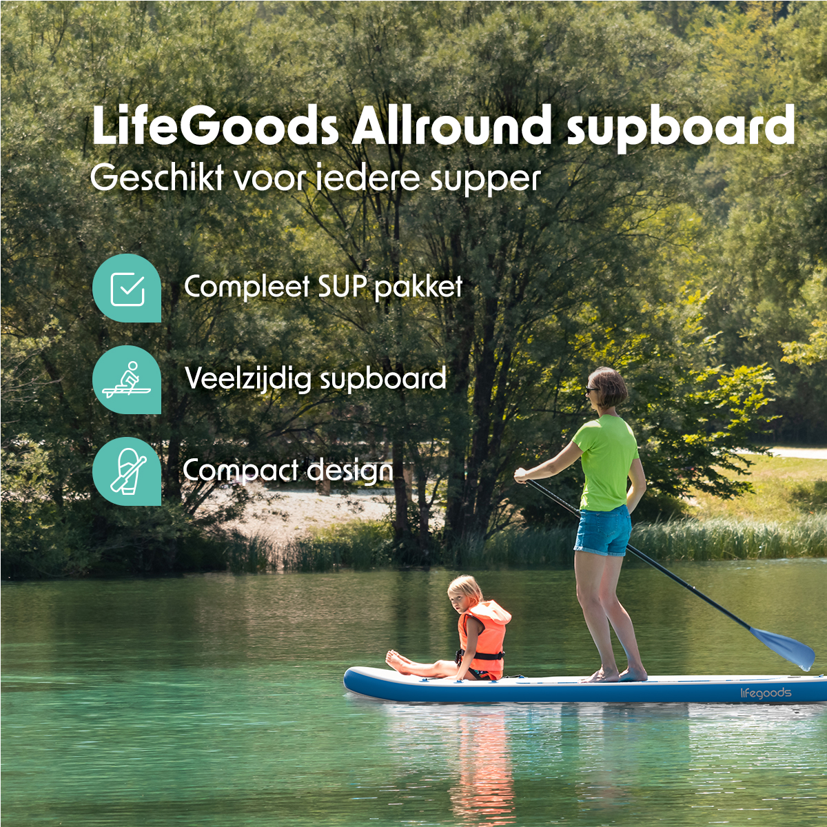 Vrouw en kind op een paddleboard op een meer, met tekst over het board.