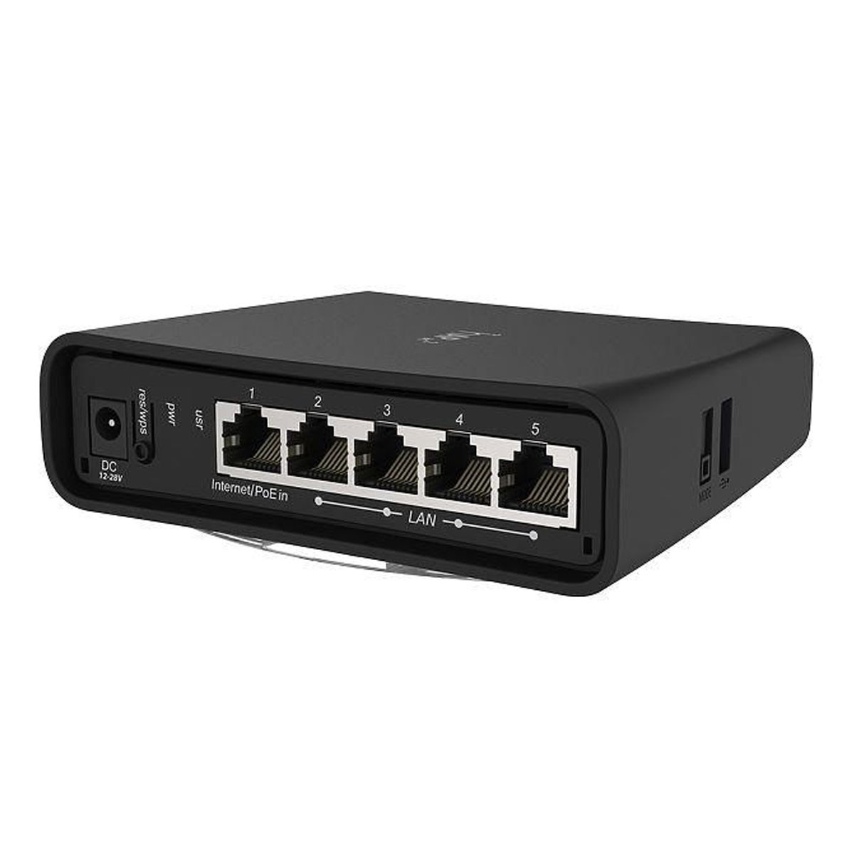 Czarny router z pięcioma portami. Z przodu urządzenia znajdują się etykiety.