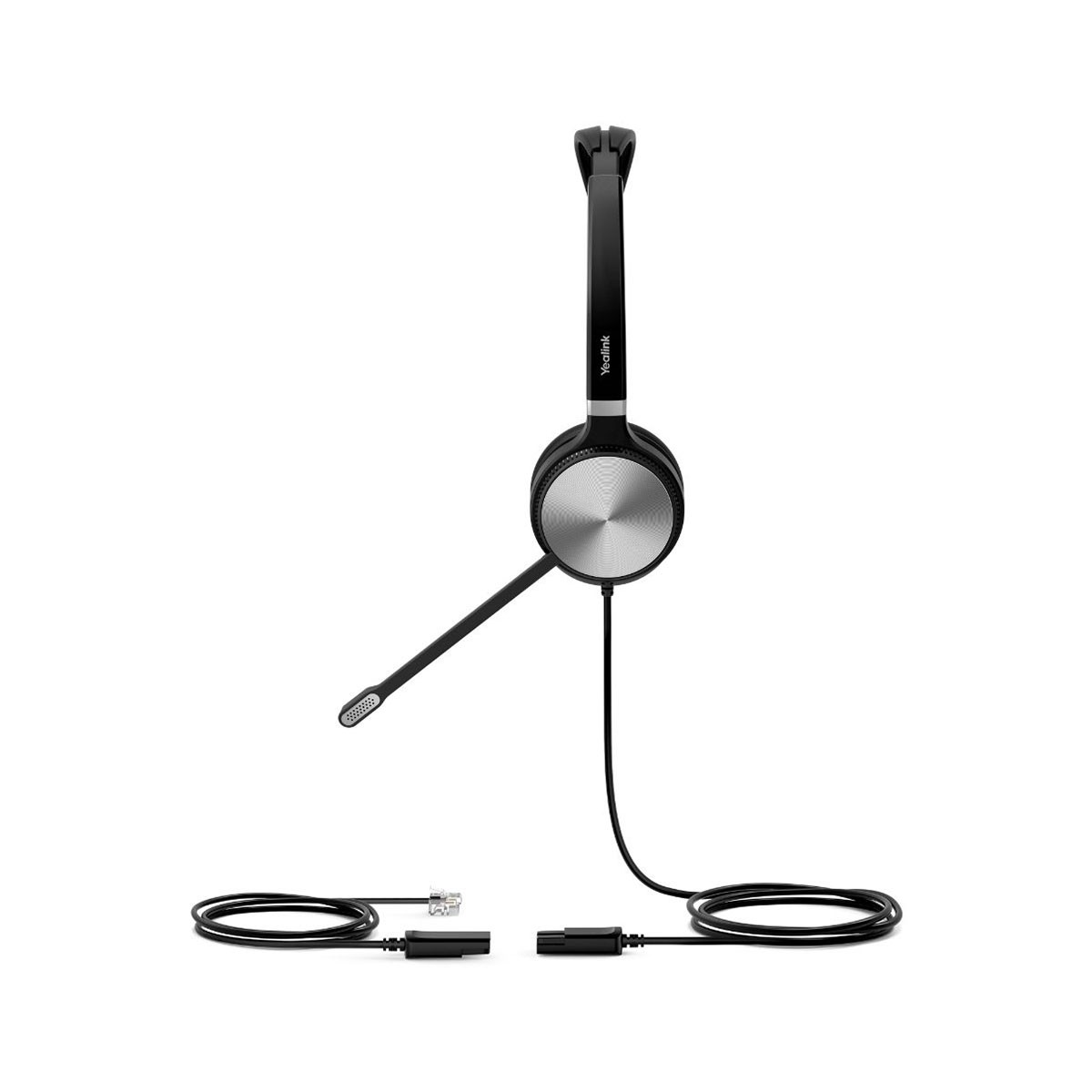 Casque noir avec microphone et câble se terminant par un connecteur.