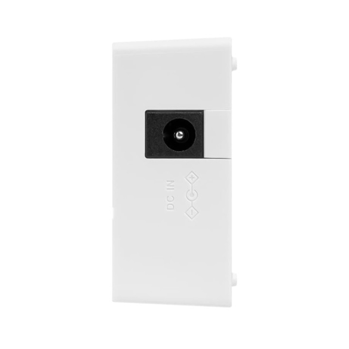 Dispositivo electrónico blanco con puerto negro, en ángulo, sobre fondo blanco.