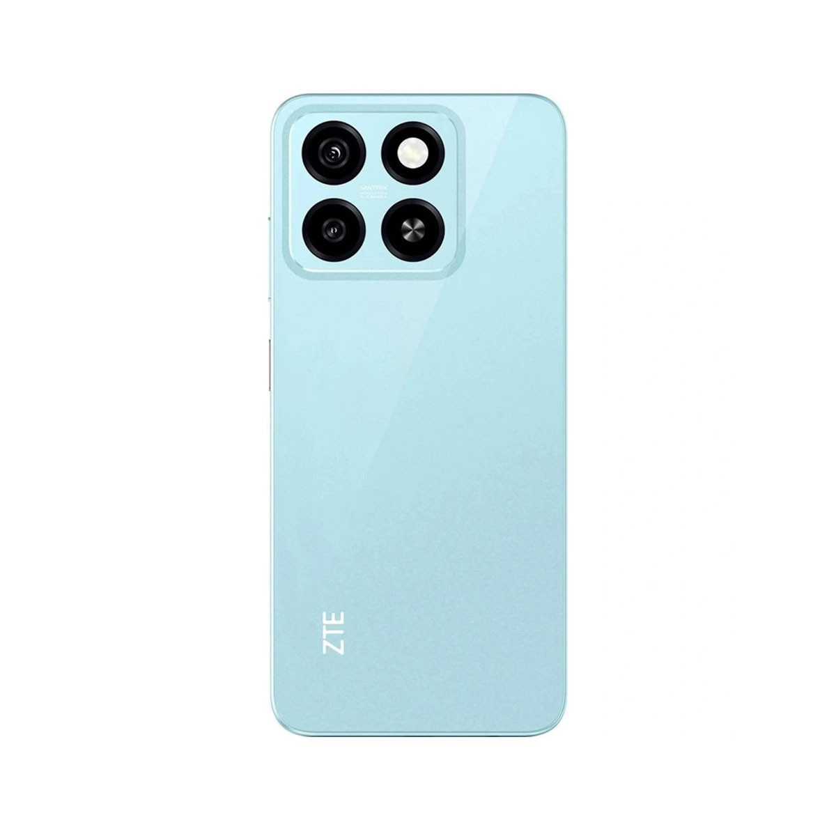 Parte trasera de un smartphone celeste con cuatro cámaras y logo ZTE, fondo blanco.