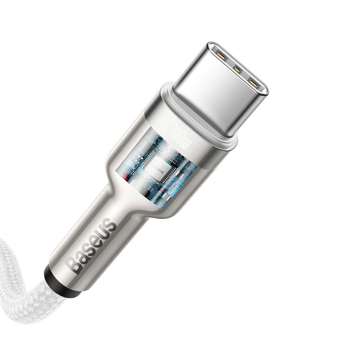 Un cable USB-C plateado con una sección transparente que muestra los circuitos internos.
