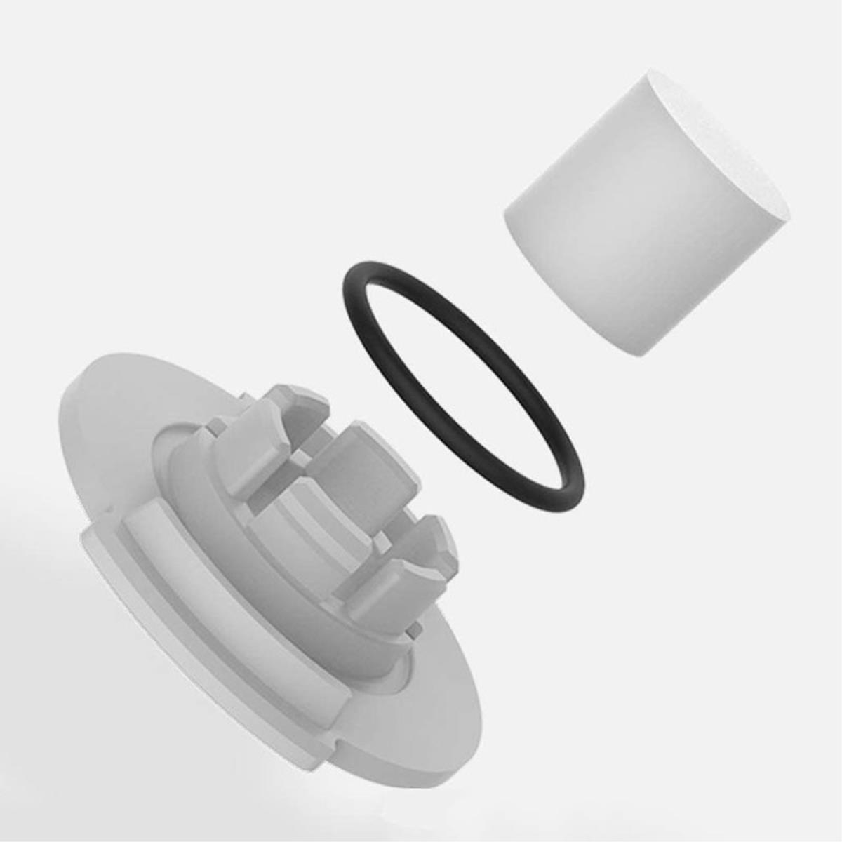 Widok rozłożeniowy białej plastikowej części z czarnym o-ringiem i białym cylindrem. Izolowane na białym tle.