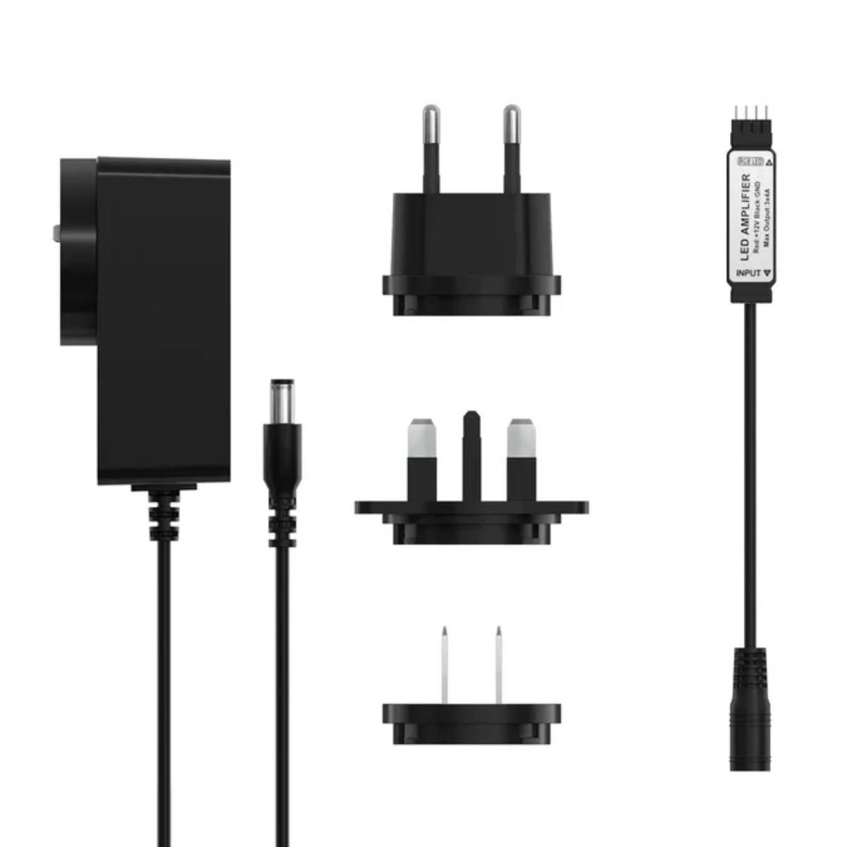 Adattatore di alimentazione nero e varie spine e connettori per luci a LED.