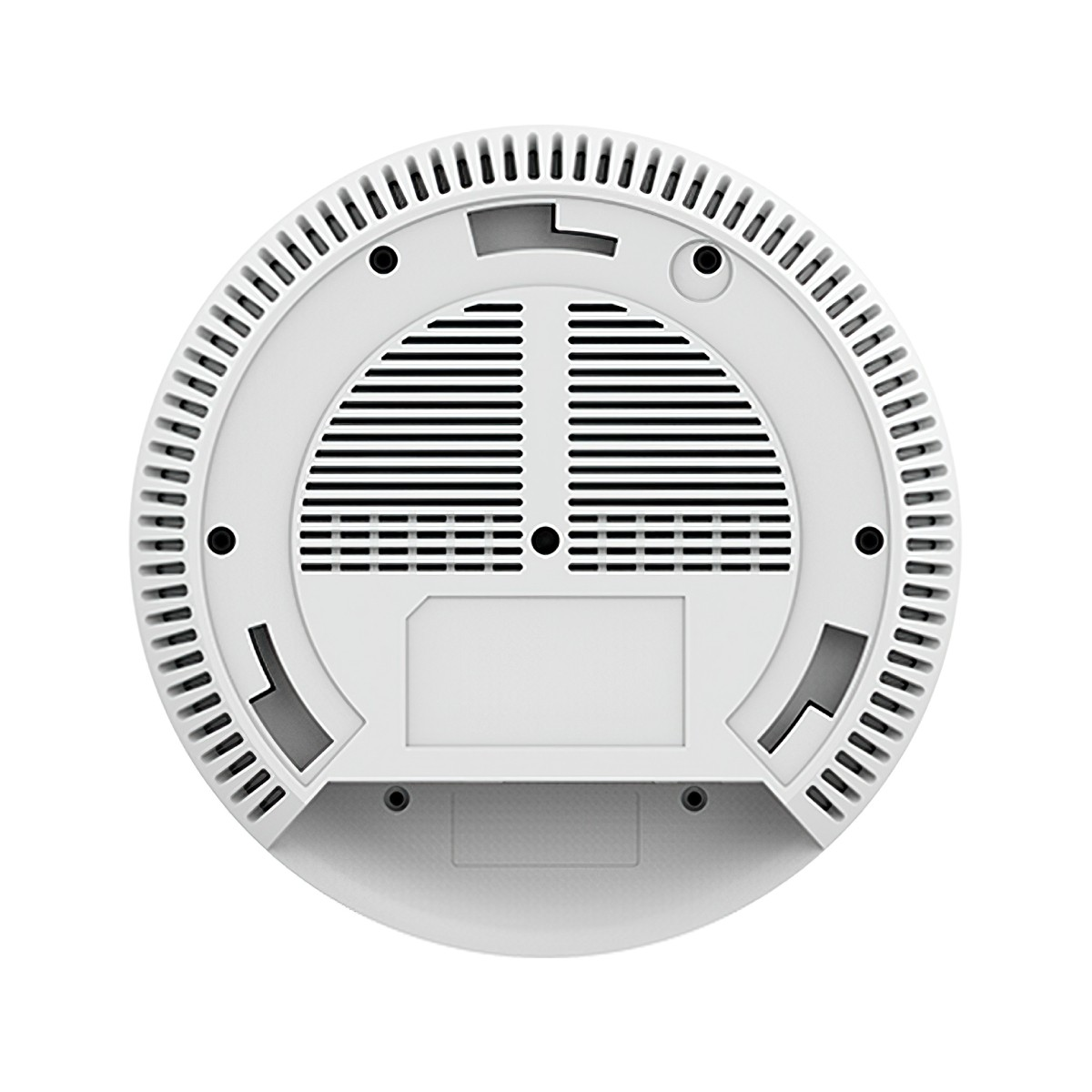 Die Unterseite eines weißen Routers mit Lüftungslöchern, einem Aufkleber und Befestigungslöchern.