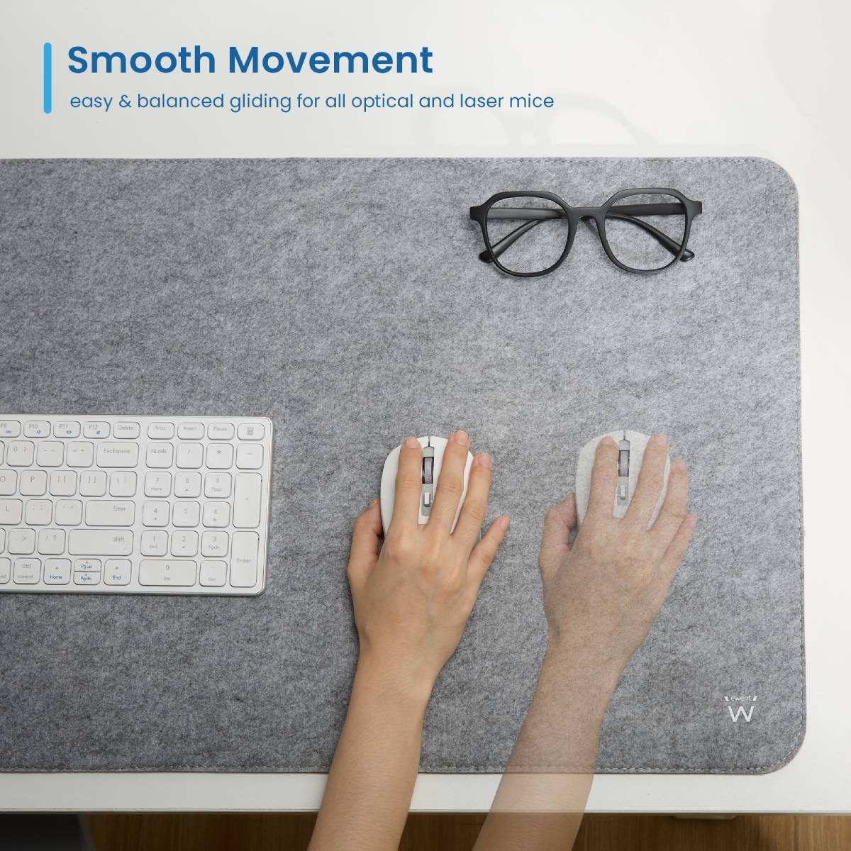 Podkładka pod mysz z białą klawiaturą i dwiema myszami. Okulary na górze.