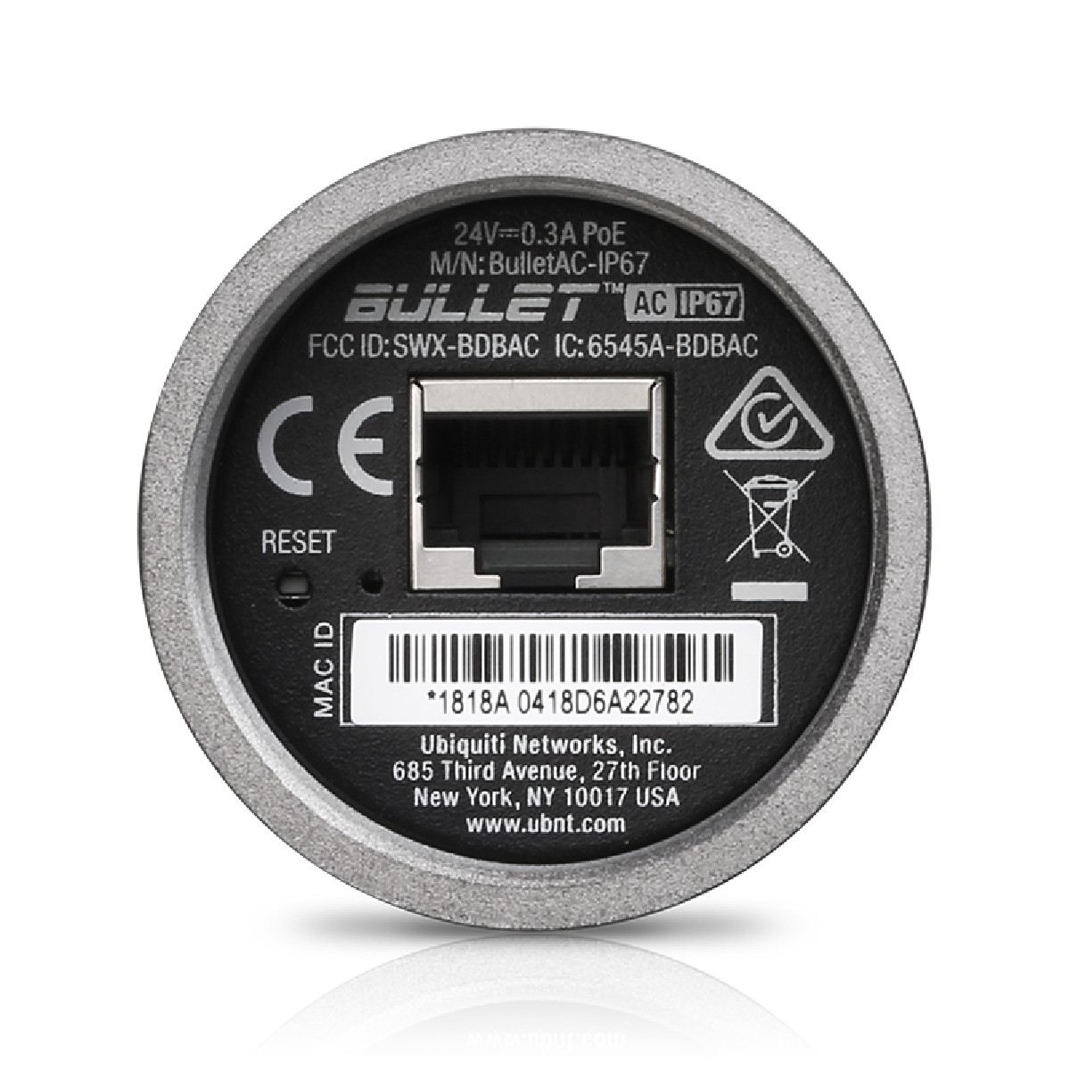 Okrągłe, srebrne urządzenie z portem i etykietą. Zawiera tekst i kod kreskowy na białym tle.