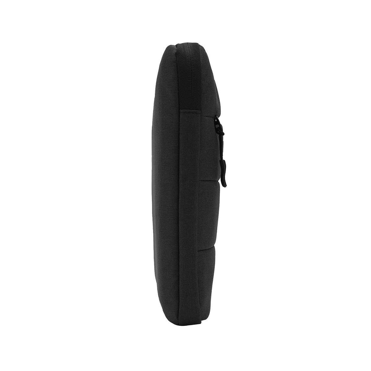 Custodia per laptop nera. È un design semplice con una cerniera e una piccola tasca.