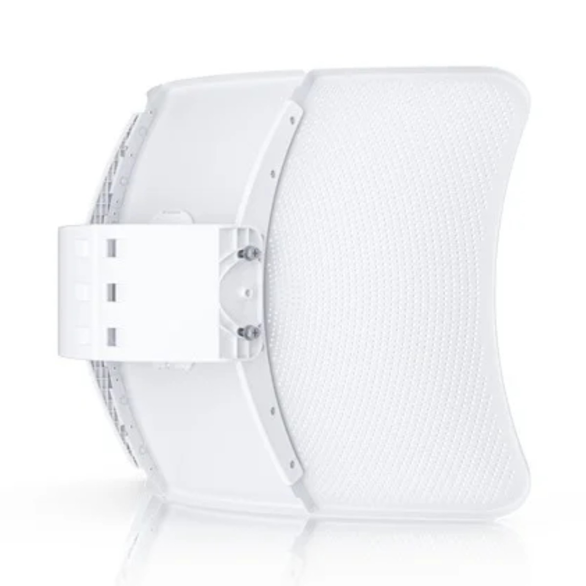 Antenne blanche avec surface incurvée et support de montage, isolée.