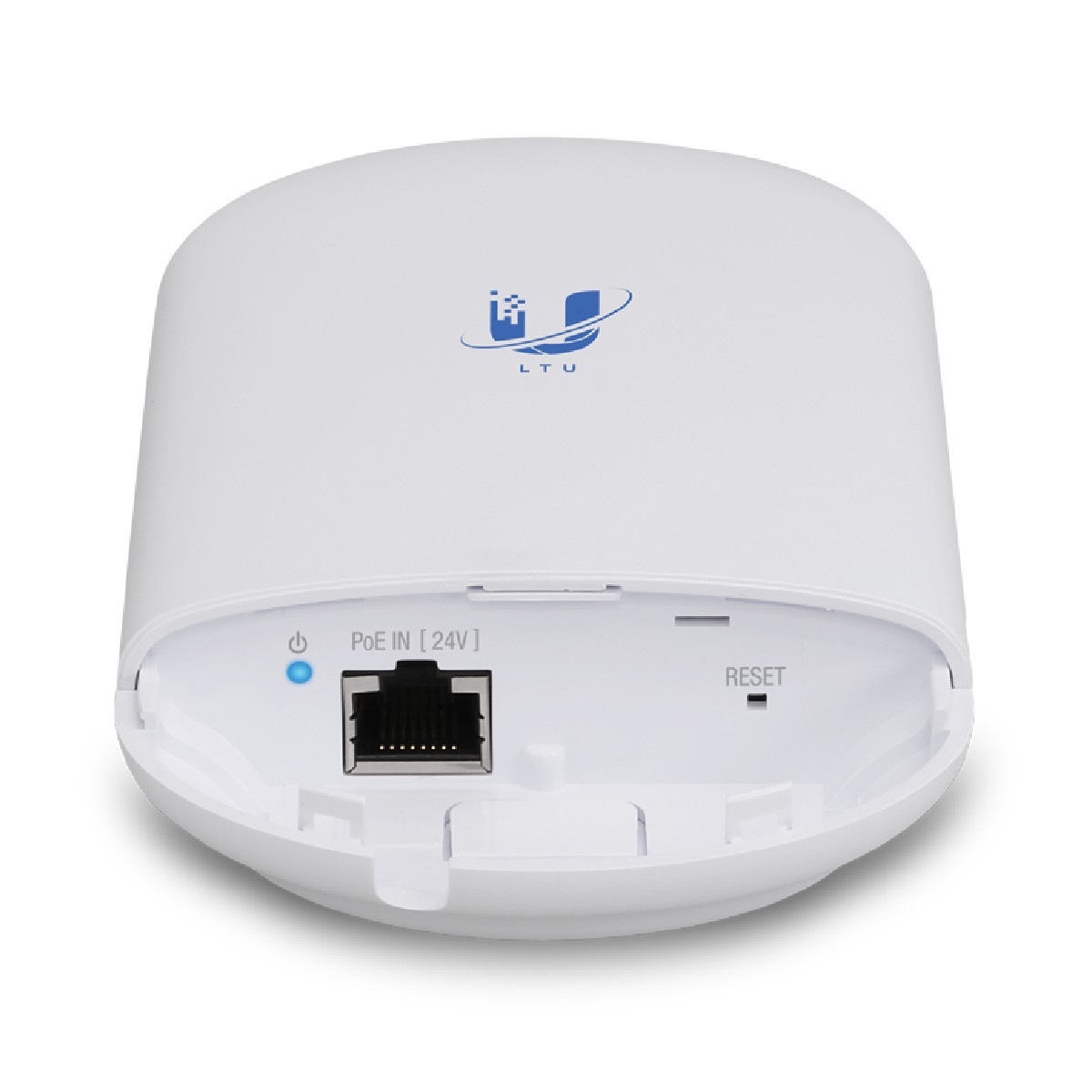 Dispositivo blanco con luz azul, puertos PoE y reset, con el logotipo LTU en la parte superior.