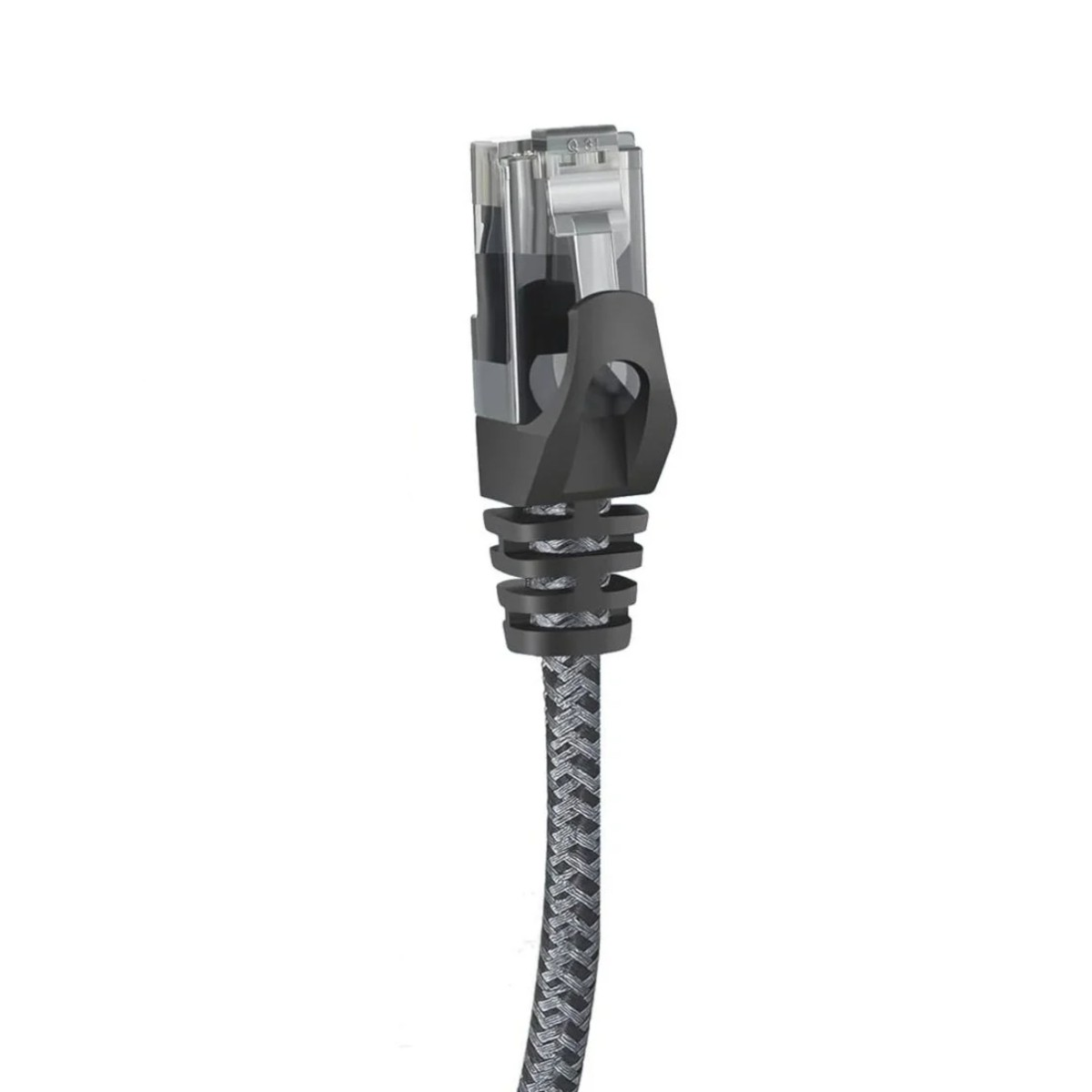 Cavo ethernet intrecciato nero e grigio con connettore trasparente. Primo piano.