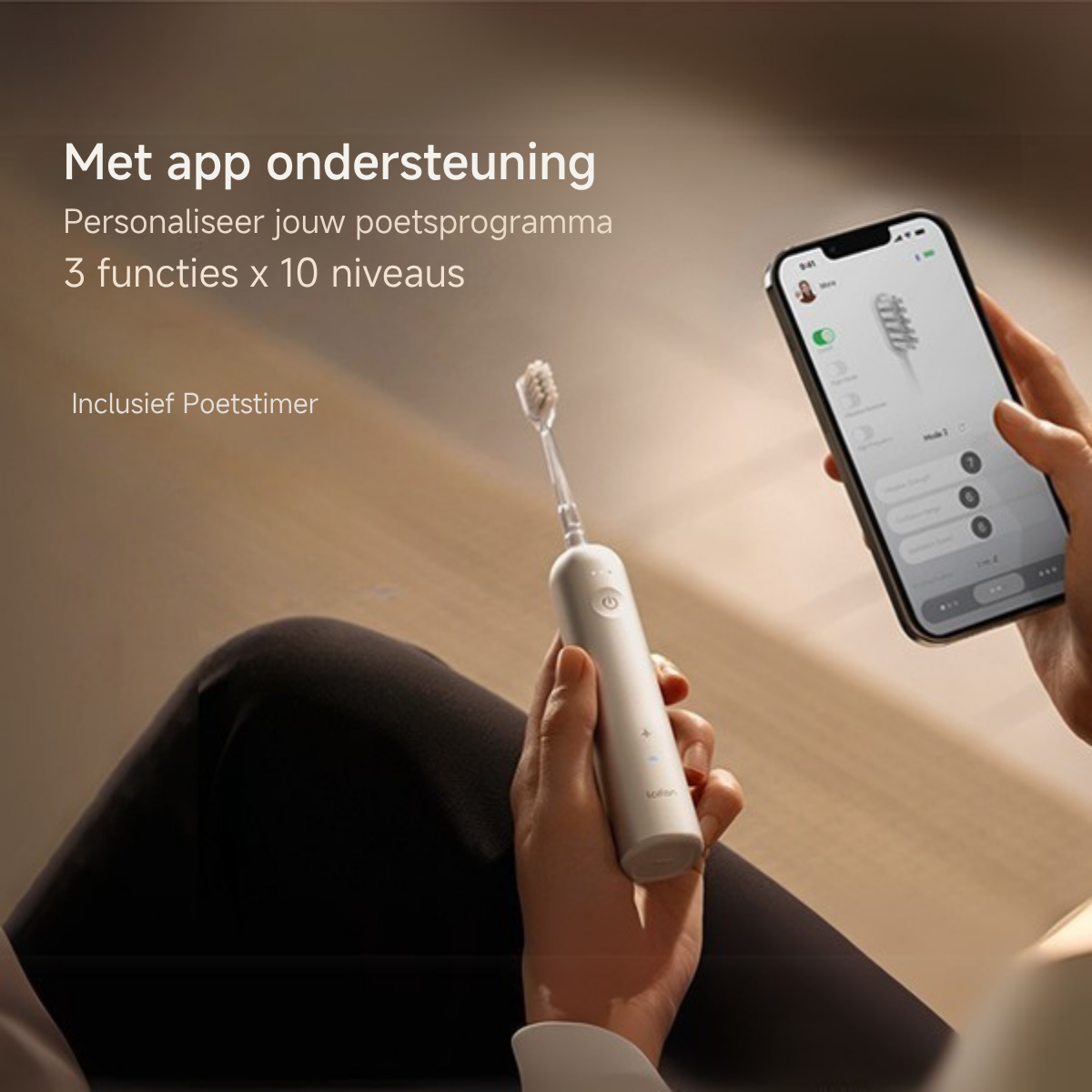 Osoba trzyma szczoteczkę do zębów i telefon. Telefon pokazuje aplikację do szczotkowania. Szczoteczka jest biała, a telefon czarny.