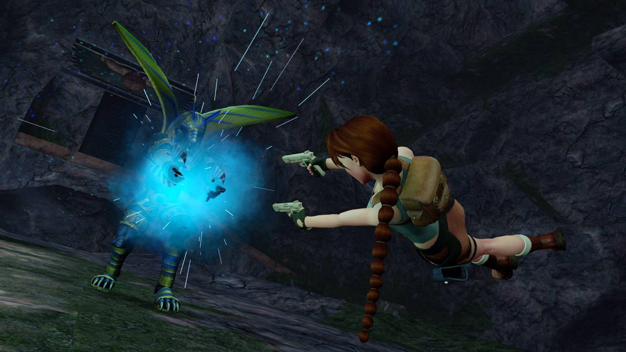 Lara Croft spara a una creatura con energia blu brillante.