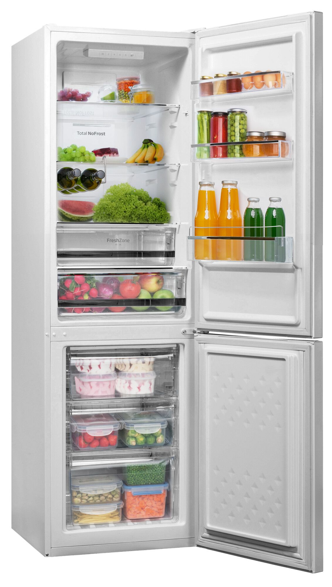 Kühlschrank mit offener Tür, zeigt Regale mit Lebensmitteln, Obst, Saft und Gemüse.