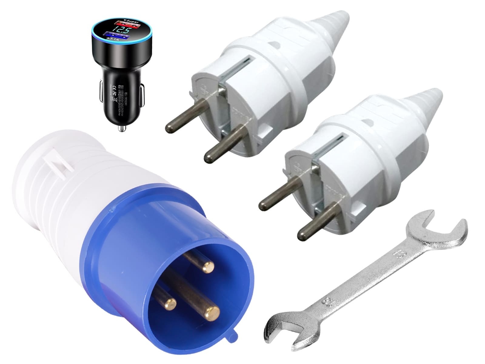 Akcesoria: ładowarka samochodowa, trzy wtyczki i klucz na białym tle.