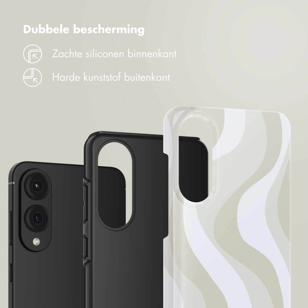 Telefoon met golvende beige en witte hoes. Tekst over dubbele bescherming: zachte siliconen binnenkant, hard plastic buitenkant.