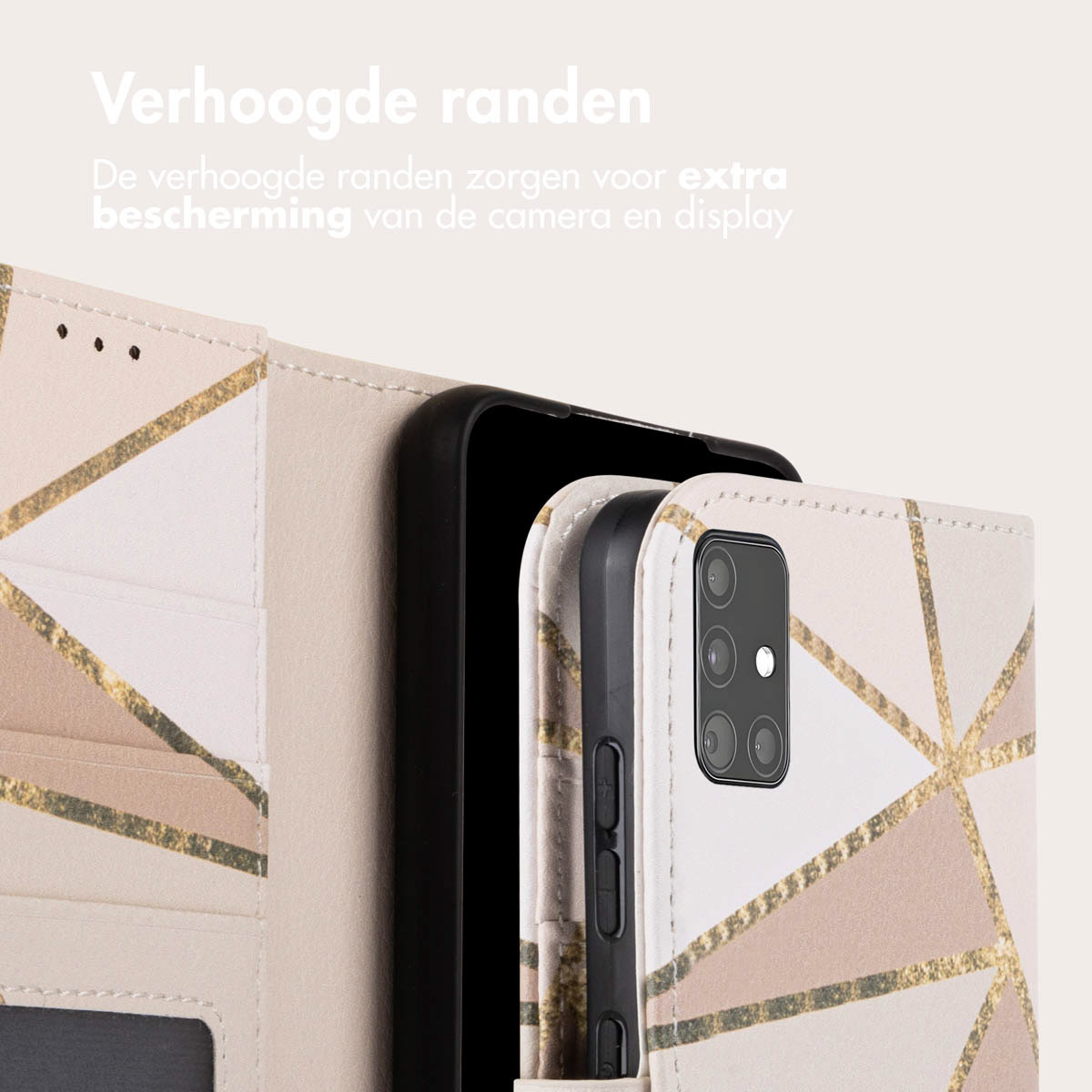 Telefoonhoes met geometrisch patroon open, telefoon binnenin. Tekst: Verhoogde randen bieden extra bescherming.