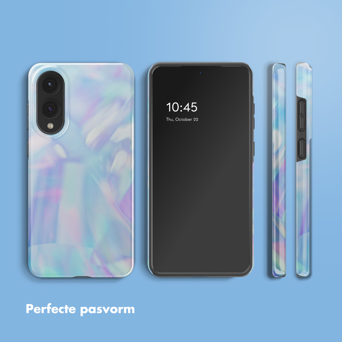 Telefoon met blauw en paars iriserende hoes naast telefoon met zwart scherm. Blauwe achtergrond.