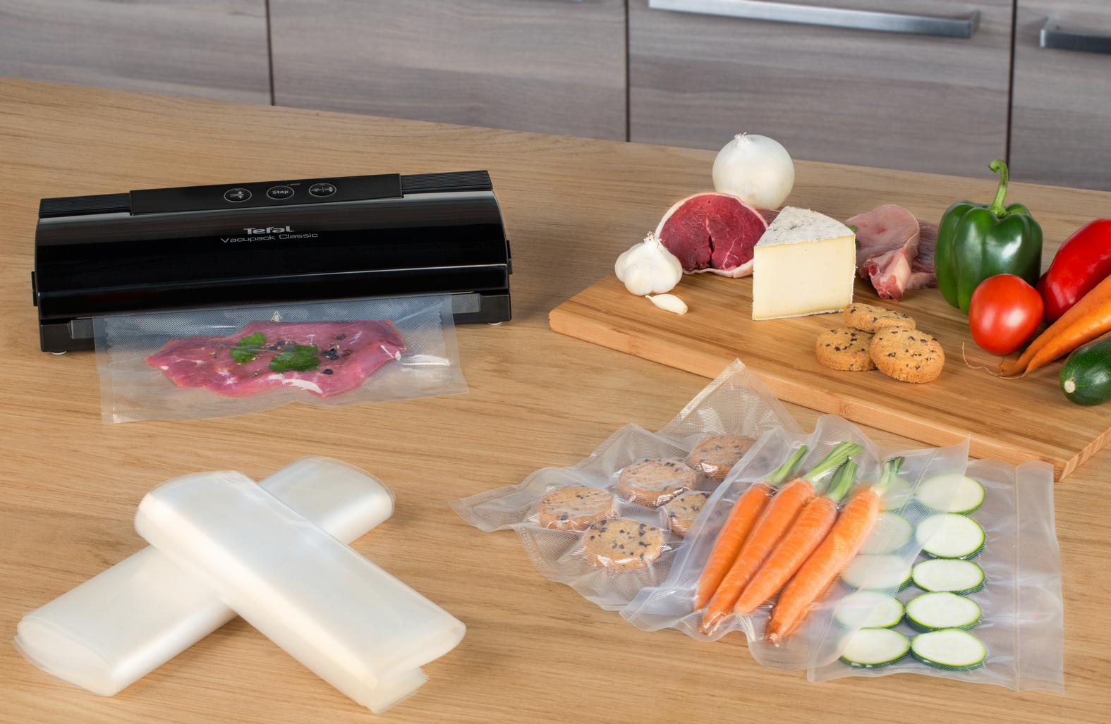 Biało-szary masażer z żółtym przyciskiem i pokrętłem.