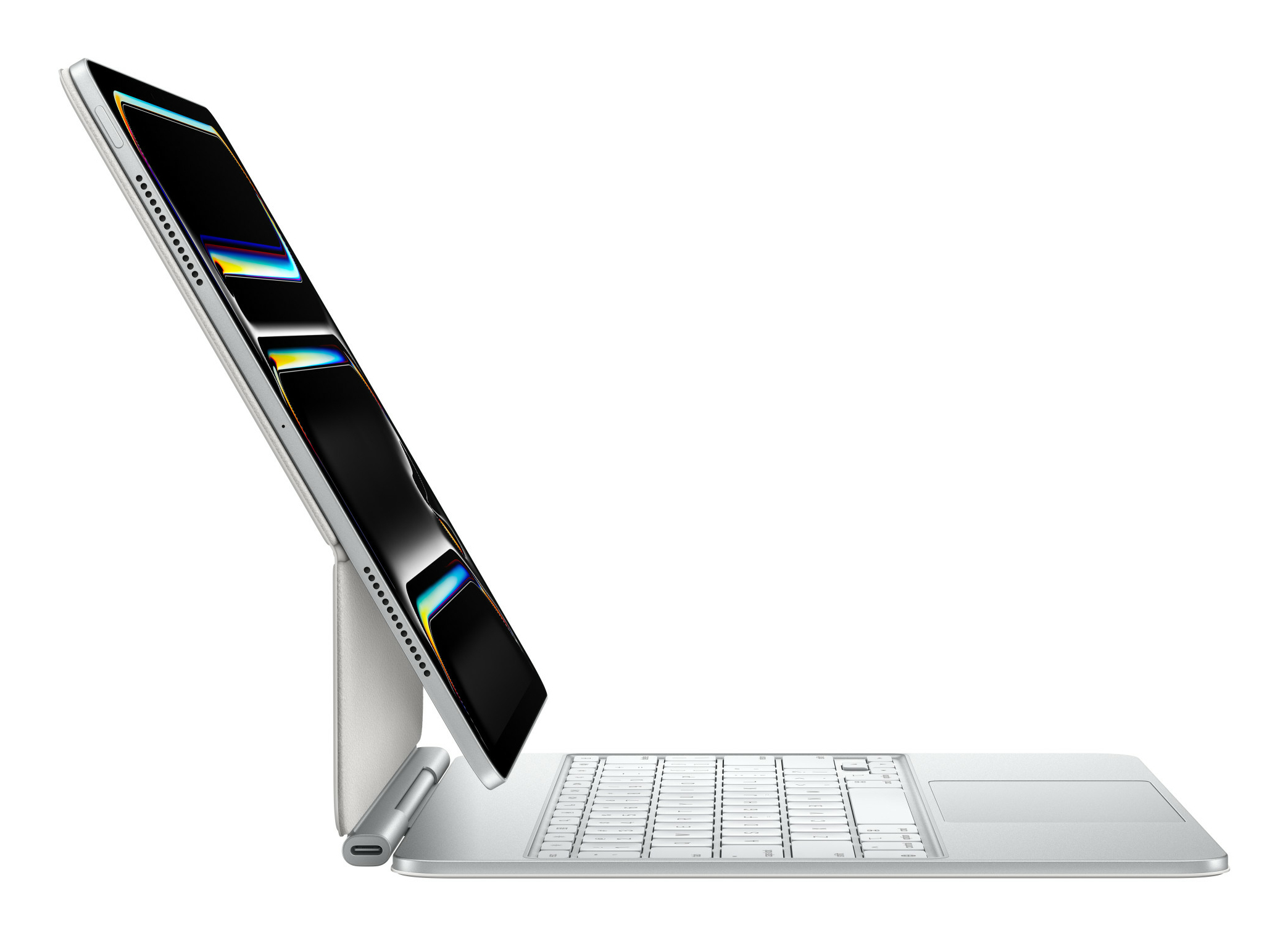 Laptop argentato aperto, con lo schermo angolato. Sfondo bianco.
