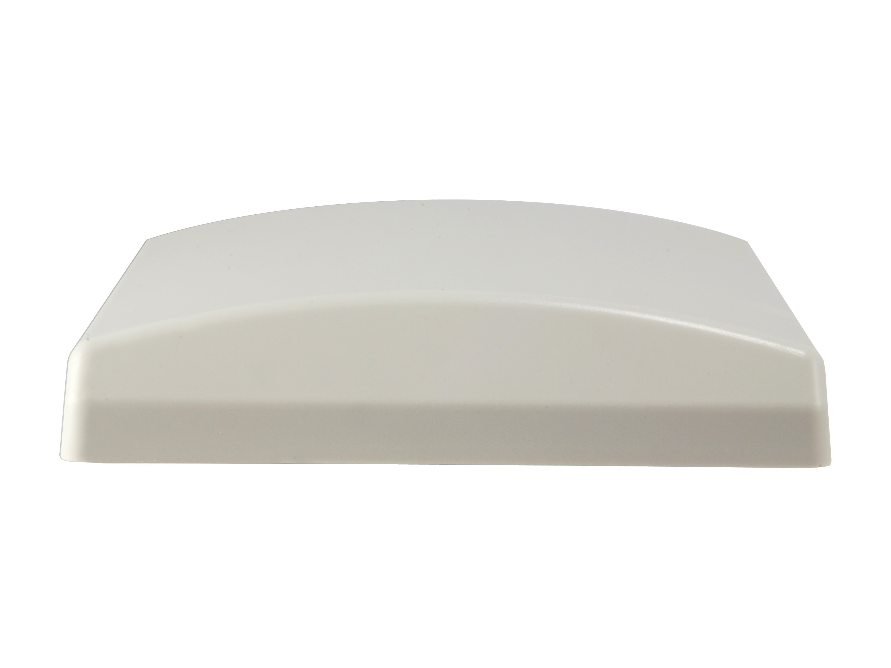 Biały, zakrzywiony prostokątny obiekt, prawdopodobnie osłona, na białym tle.
