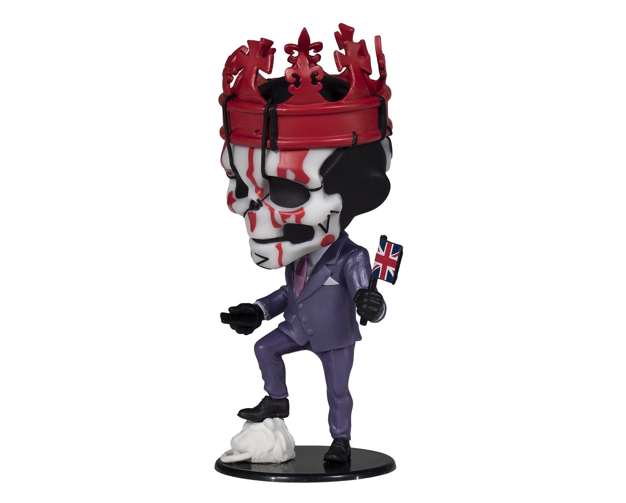 König der Herzen Figur mit roter Krone und UK-Flagge. Figur steht auf einem weißen Objekt.