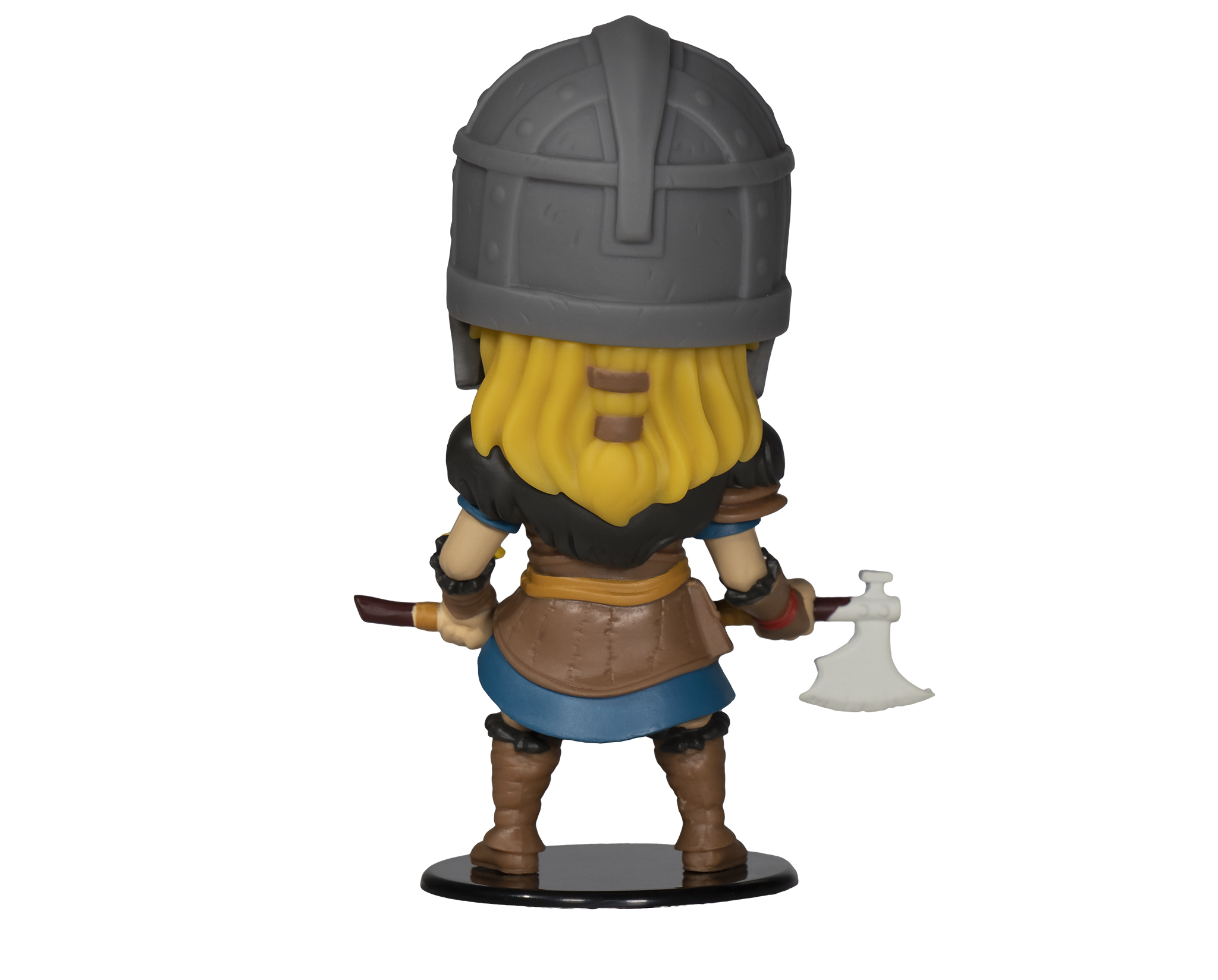 Eine Figur einer Wikingerin mit einer Axt. Die Wikingerin hat einen grauen Helm und blondes Haar.