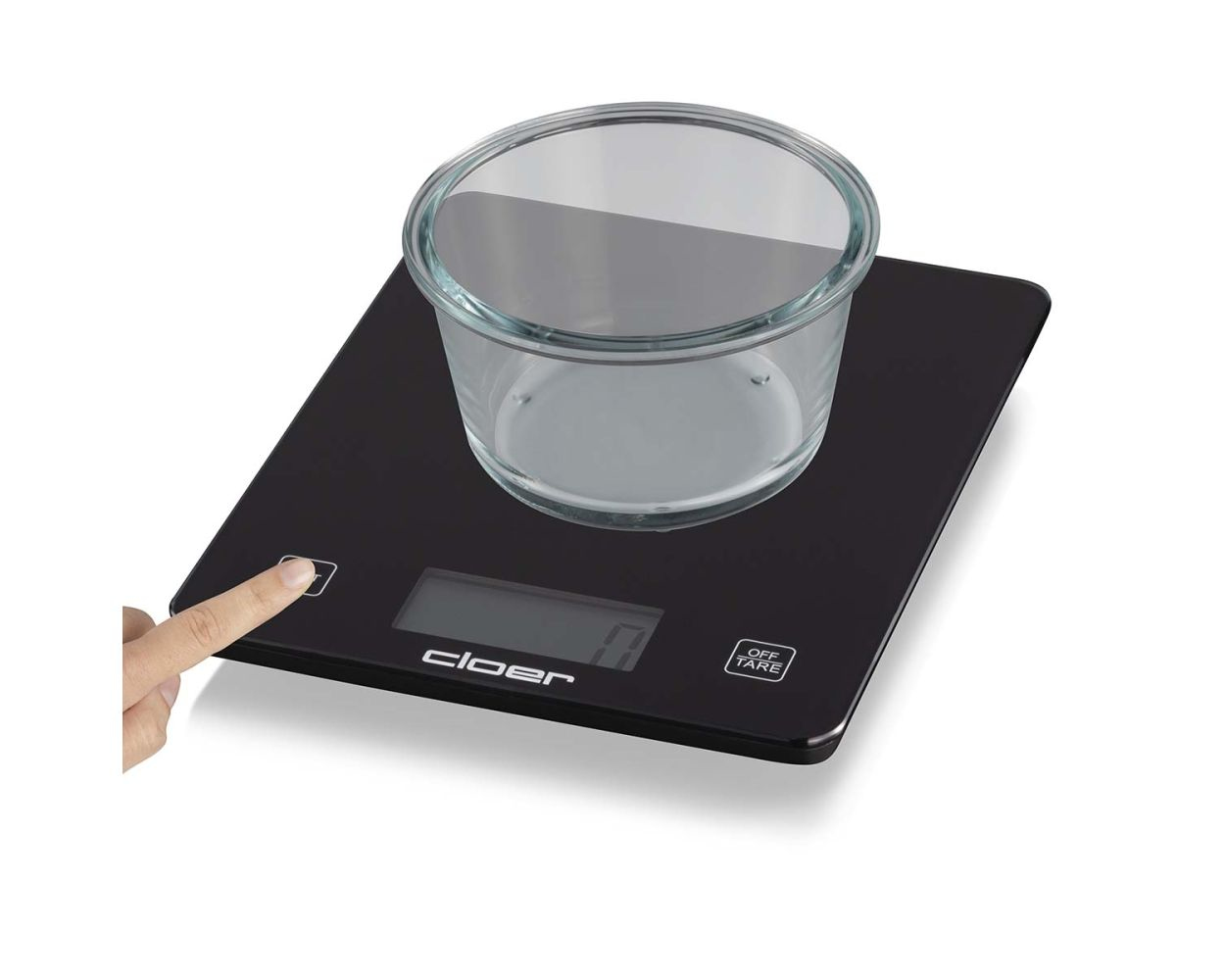 Schwarze digitale Küchenwaage mit Glasschüssel. Die Waage zeigt '0'. Hand drückt eine Taste.