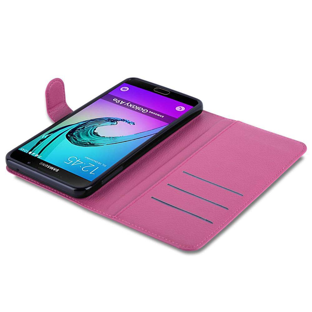 Custodia rosa con smartphone che mostra l'ora. Custodia aperta, con fessure per carte.