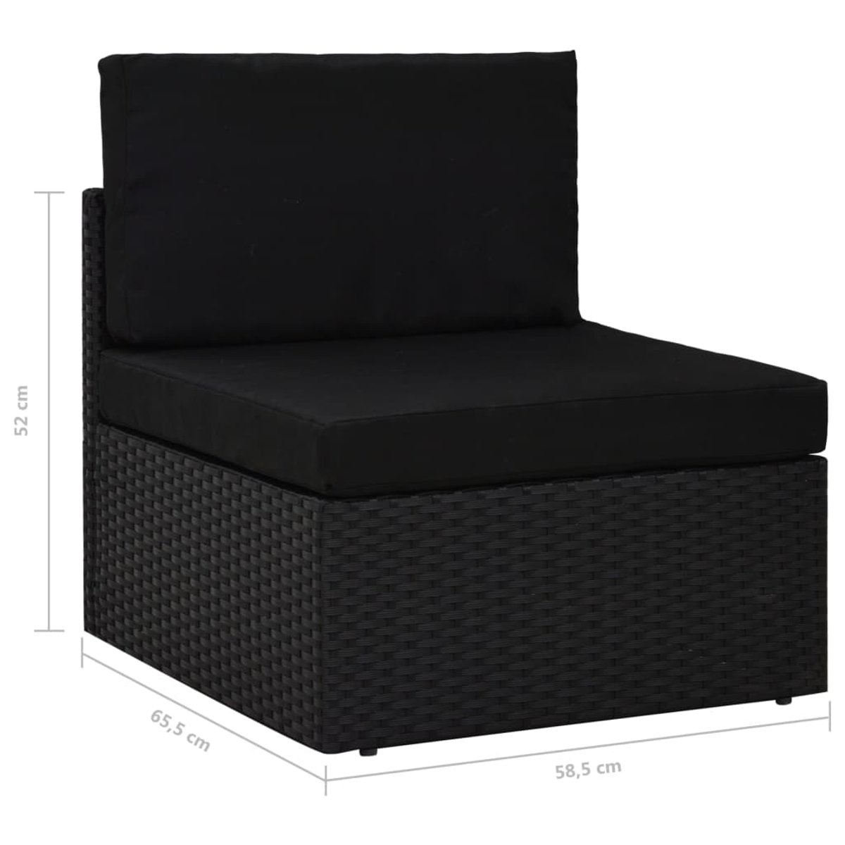 Schwarzes Rattan-Sofateil mit schwarzem Kissen. Weißer Hintergrund.