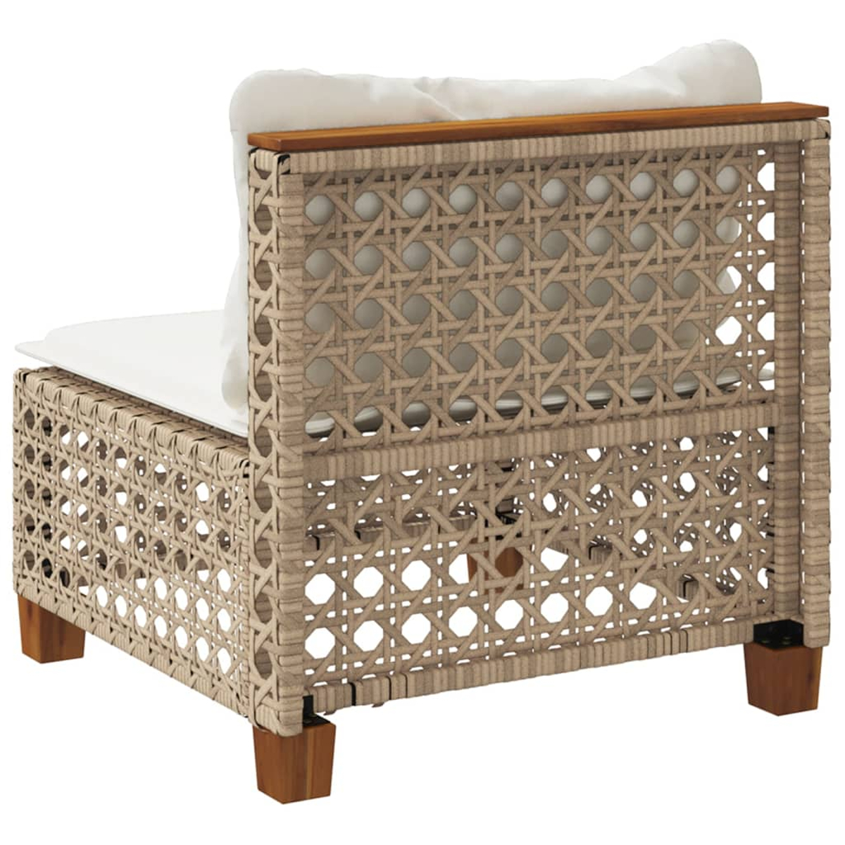Sedia in vimini da dietro, con cuscino bianco. Cornice e gambe in legno. Motivo intrecciato visibile.