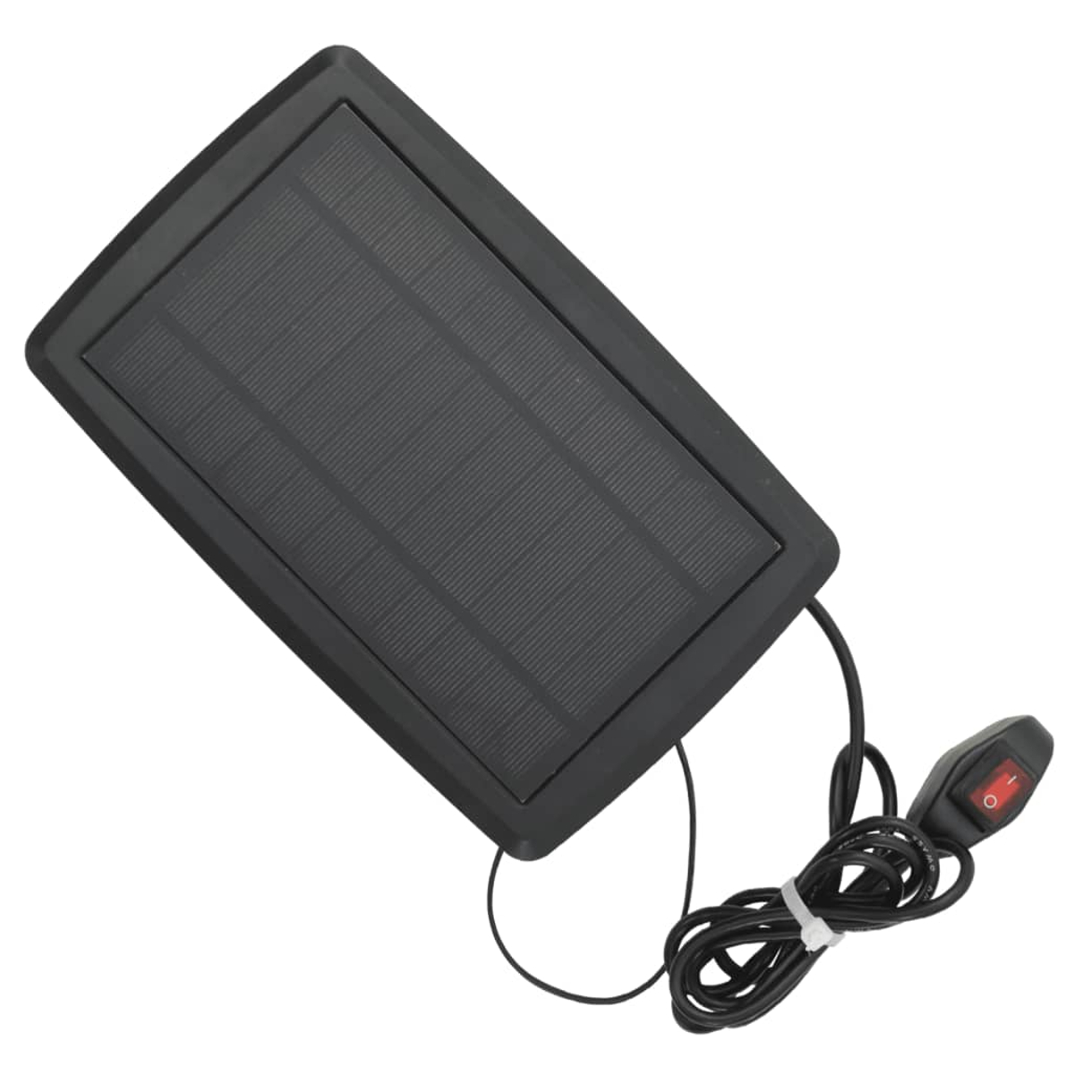 Schwarzes Solarpanel mit Kabel und Schalter. Das Panel liegt auf weißem Untergrund.