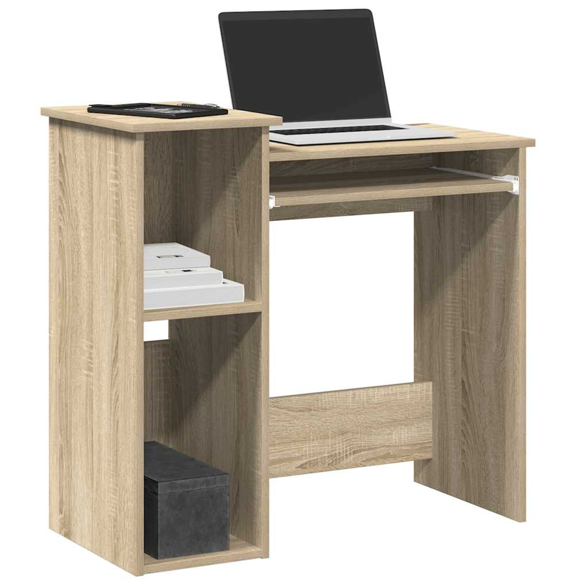 Ein heller Holzschreibtisch mit Laptop, Büchern und schwarzer Box. Mit Regalen und Ablage.